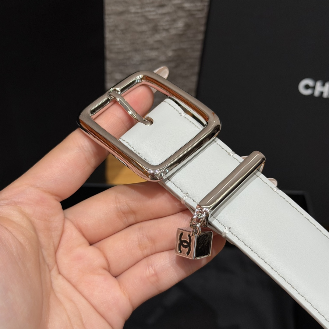 샤넬(CHANEL) 카프스킨 글로시 핀 실버 버클 벨트