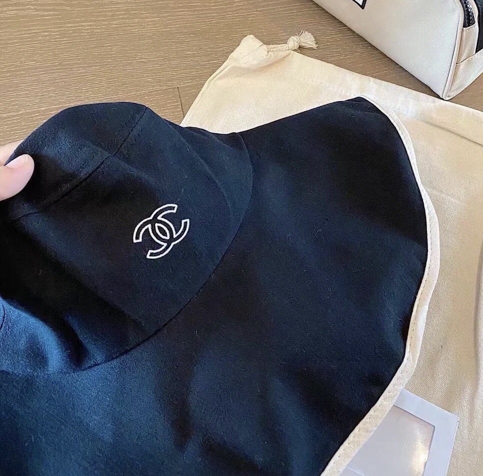 샤넬(CHANEL) 와이드 브림 버킷햇 모자