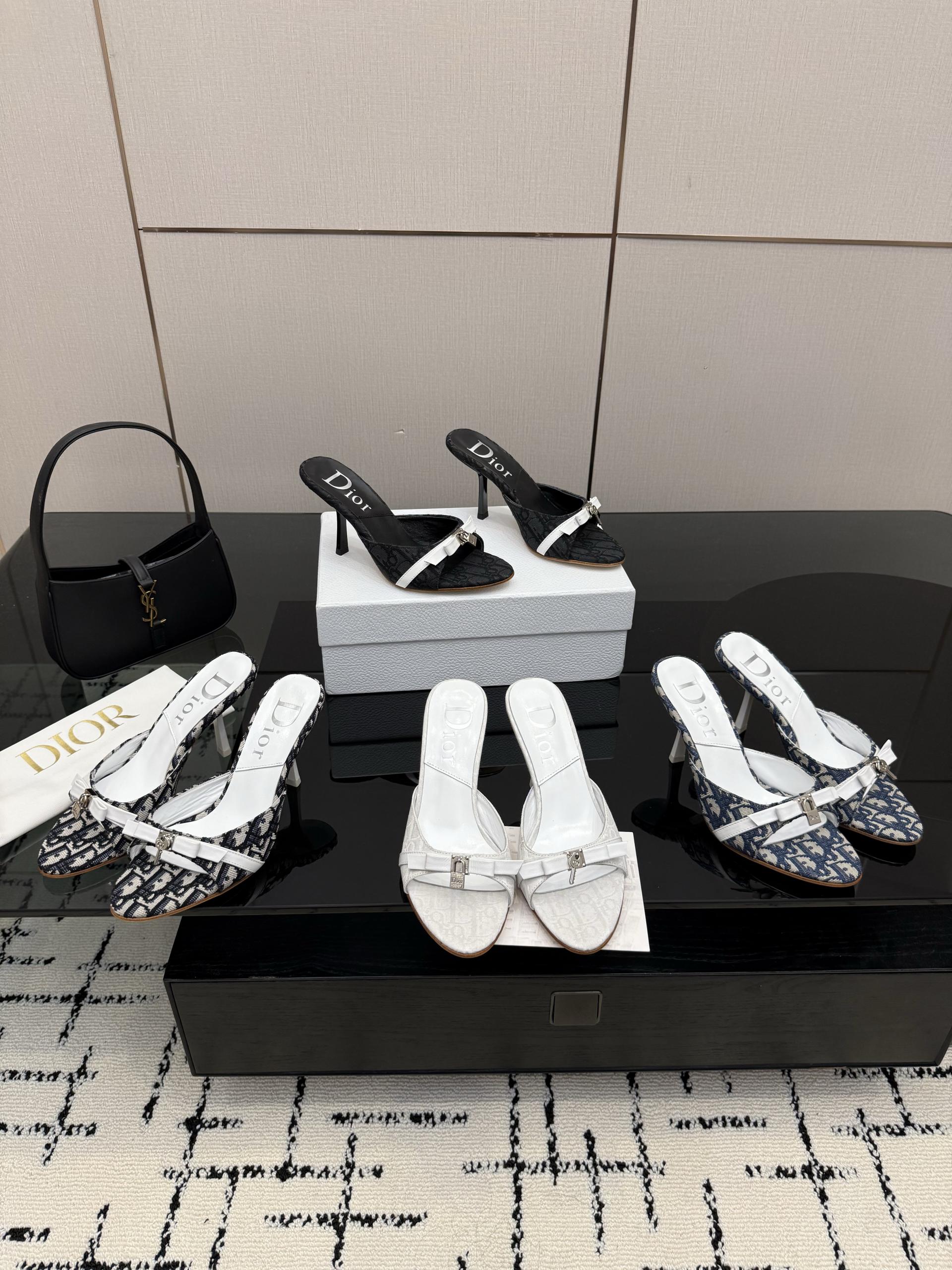 디올(DIOR) 패브릭 뮬 힐 신발