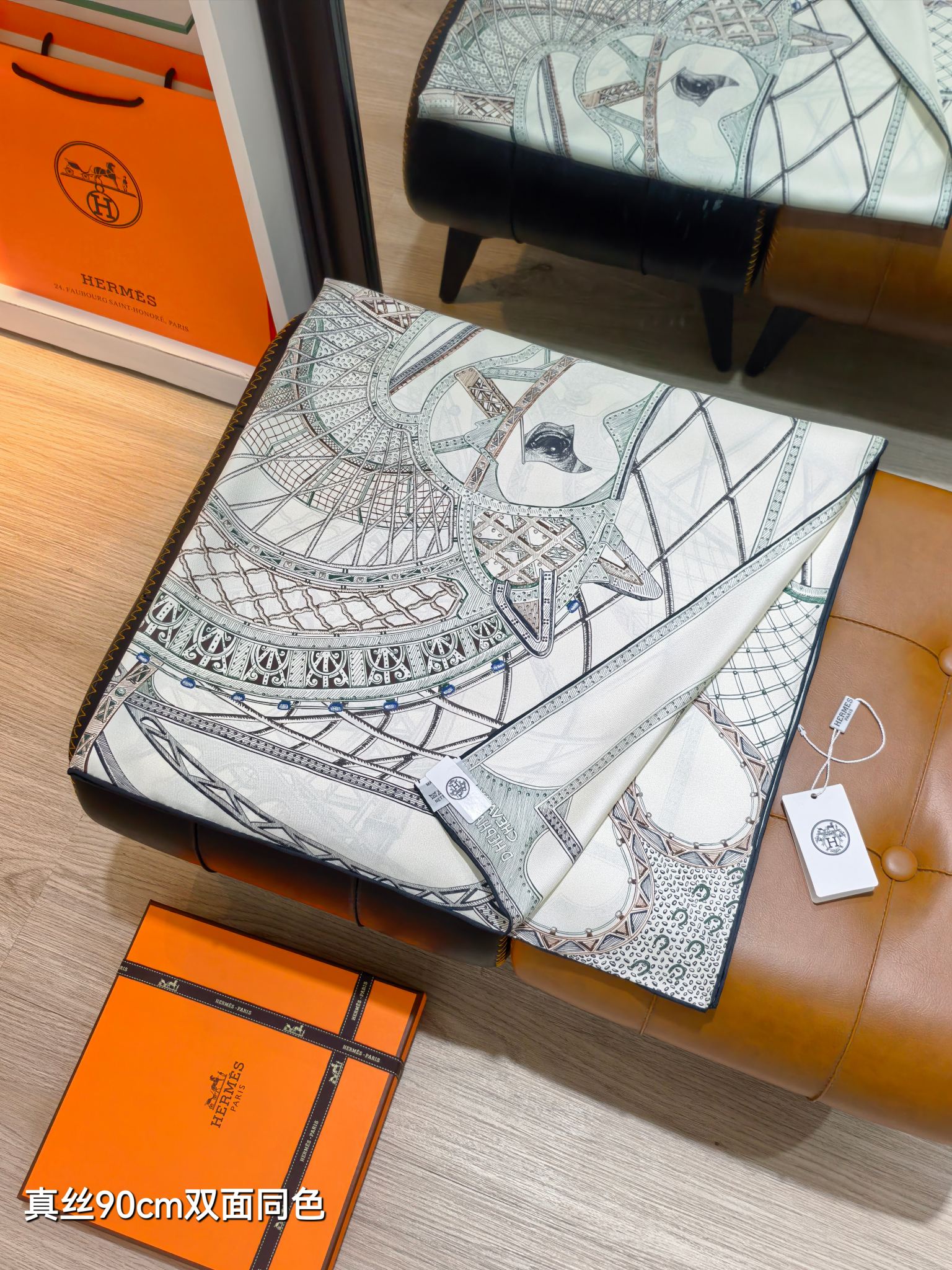 에르메스(HERMES) 헤파이스토스의 말 트윌 실크 목도리 스카프