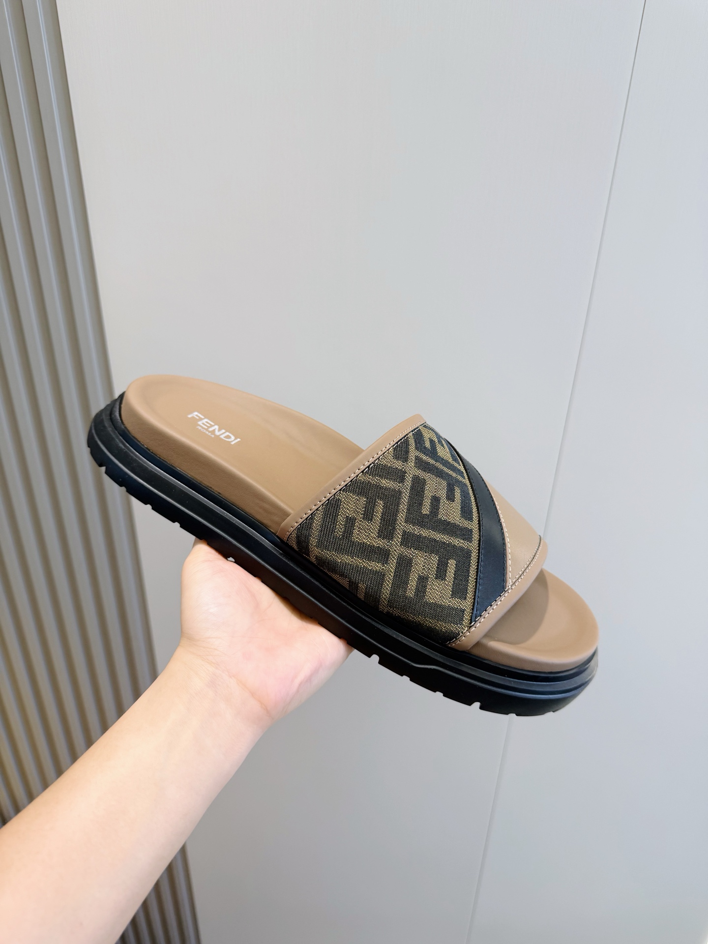 [Fendi] 펜디 맨즈 컬러블록 FF 로고 러버 슬라이드 슬리퍼 신발