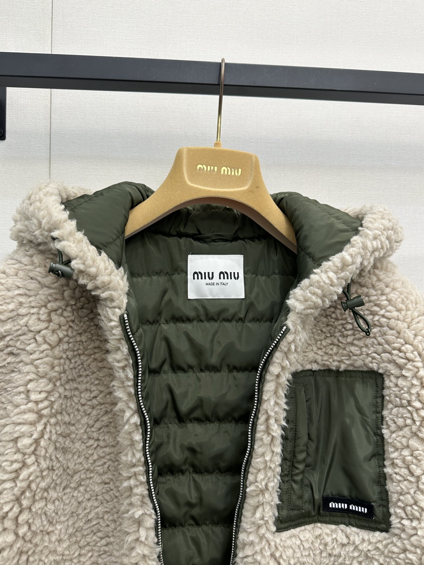 미우미우(MIU MIU) 테디 퍼 배색 후드 다운 패딩 재킷 의류