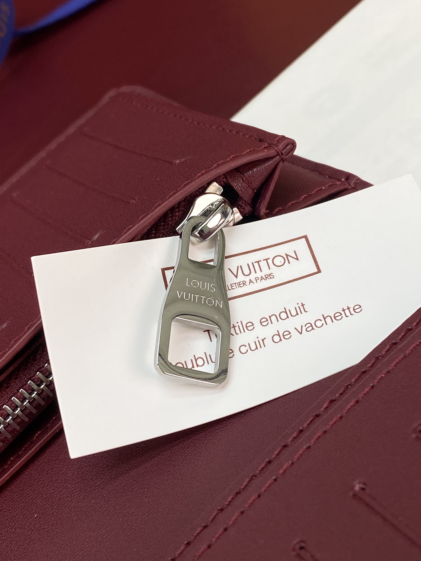 [Louis Vuitton] LV 루이비통 쇼퍼백 모티브 Brazza 브라짜 월렛 지갑 M2A555