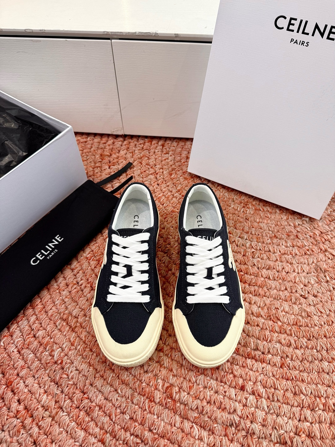셀린느(CELINE) 트리오페 로고 플랫폼 캔버스 스니커즈 신발