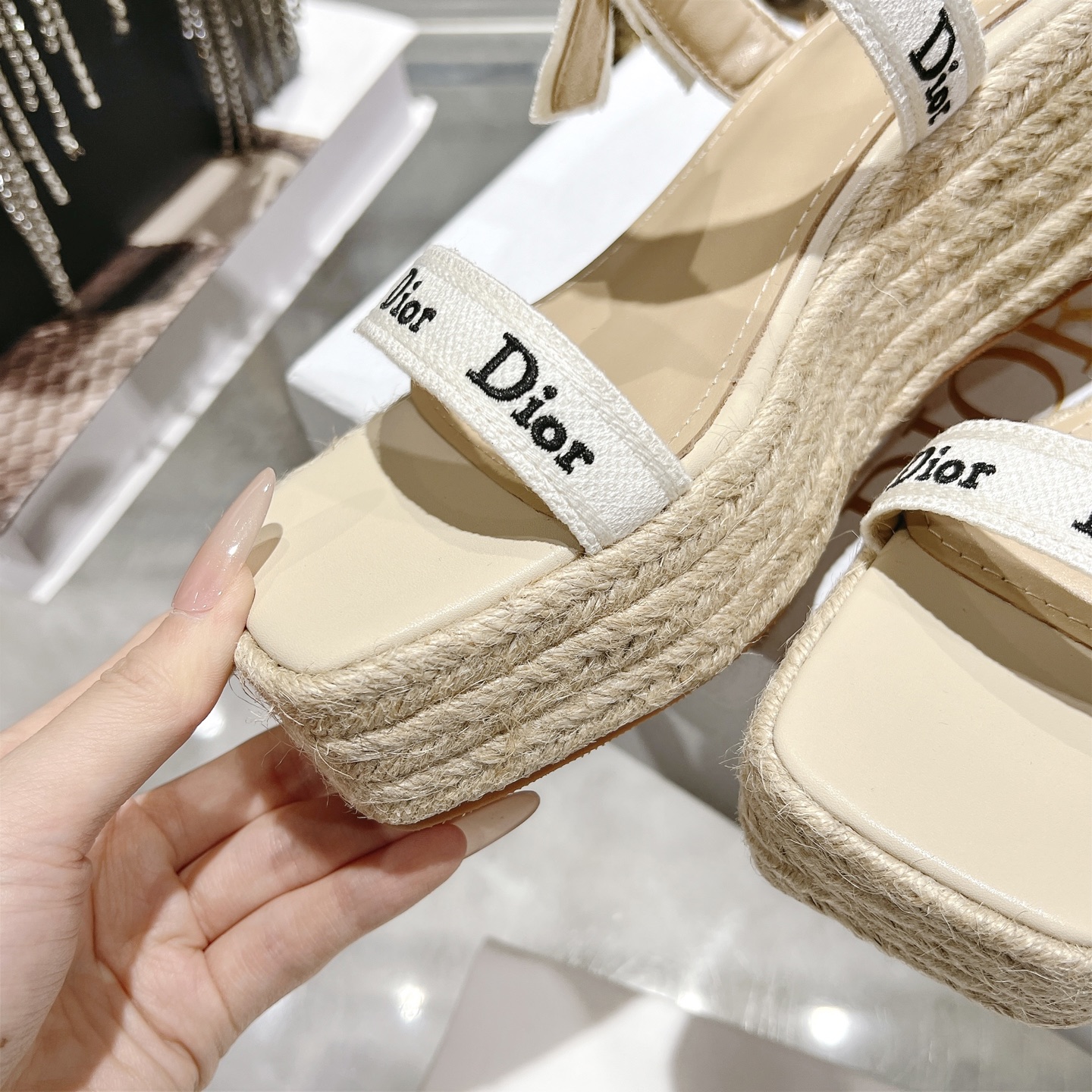 디올(DIOR) 로고 리본 더블 스트랩 플랫폼 슬리퍼 신발