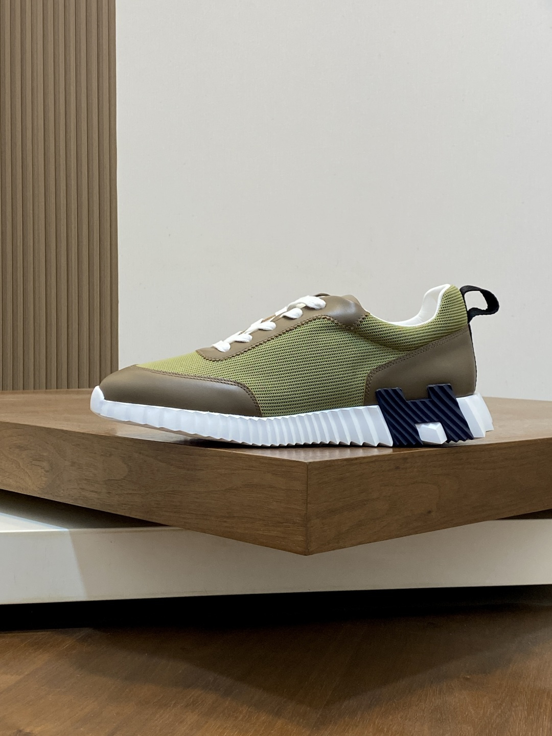 [Hermes] 에르메스 바운싱(Bouncing) 프리미엄 카프스킨, 스웨이드 & 메시 콤비 스니커즈 신발
