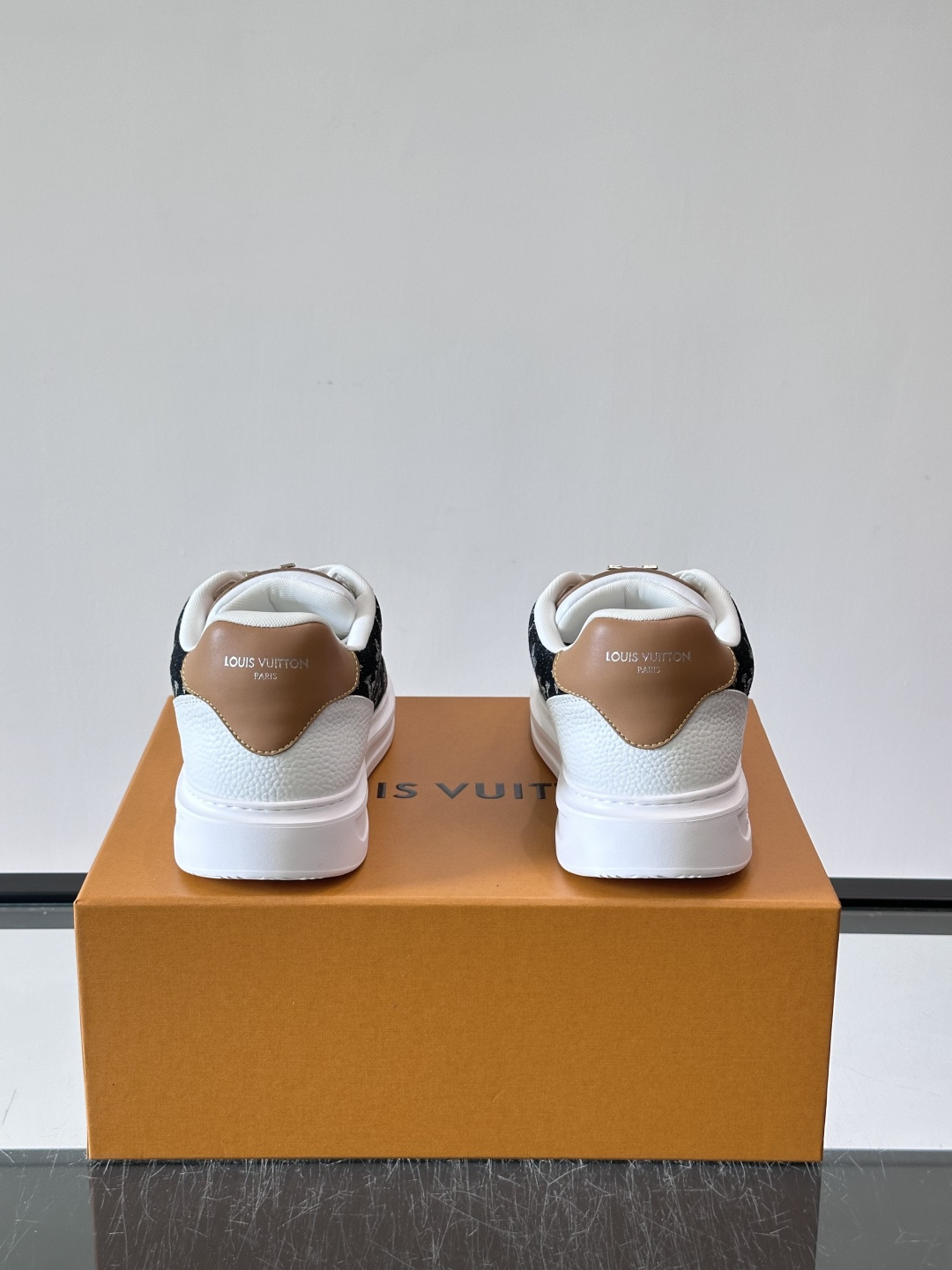 [Louis Vuitton] LV 루이비통 모노그램 캔버스 & 슈링크 레더 레저 스니커즈 신발