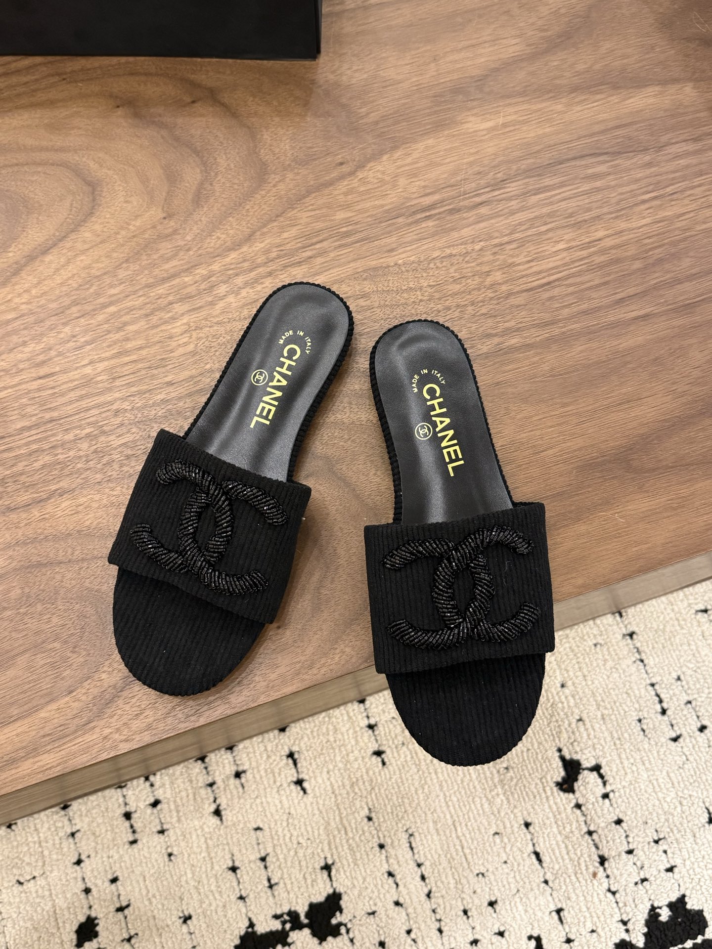 샤넬(CHANEL) 로고 스트라이프 플랫 슬리퍼 신발