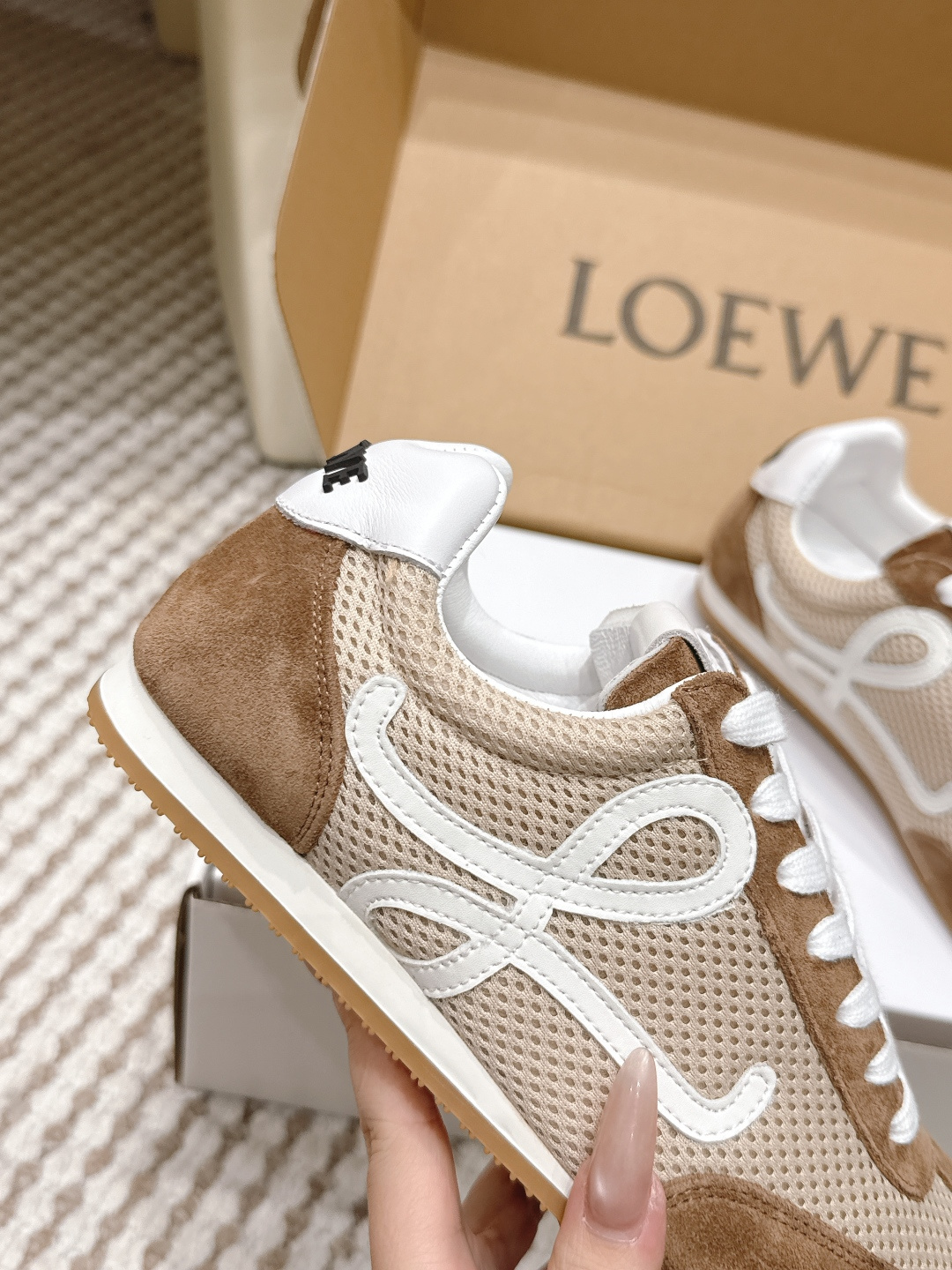 로에베(LOEWE) 스웨이드 메시 러너 스니커즈 신발
