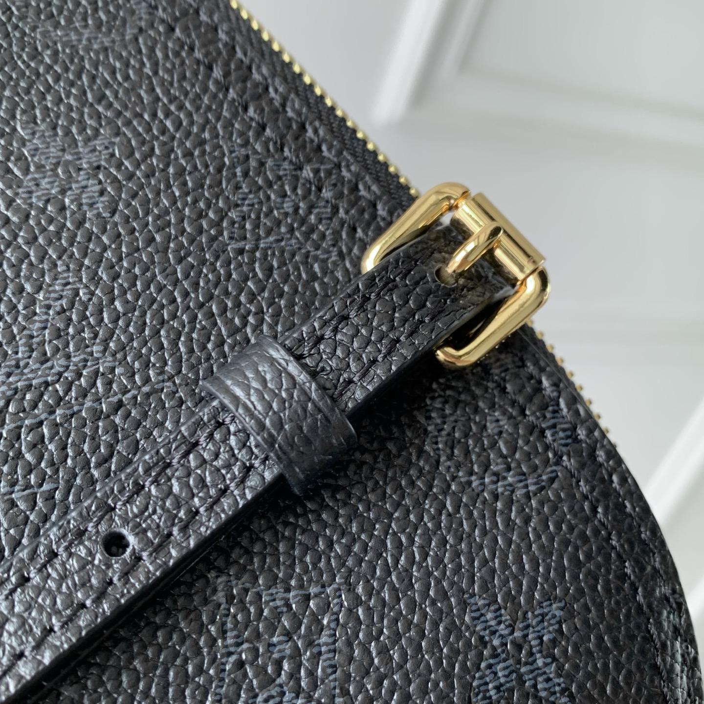 LOUIS VUITTON LV 루이비통 스콰이어 이스트-웨스트 백 (모노그램 잉크) 가방