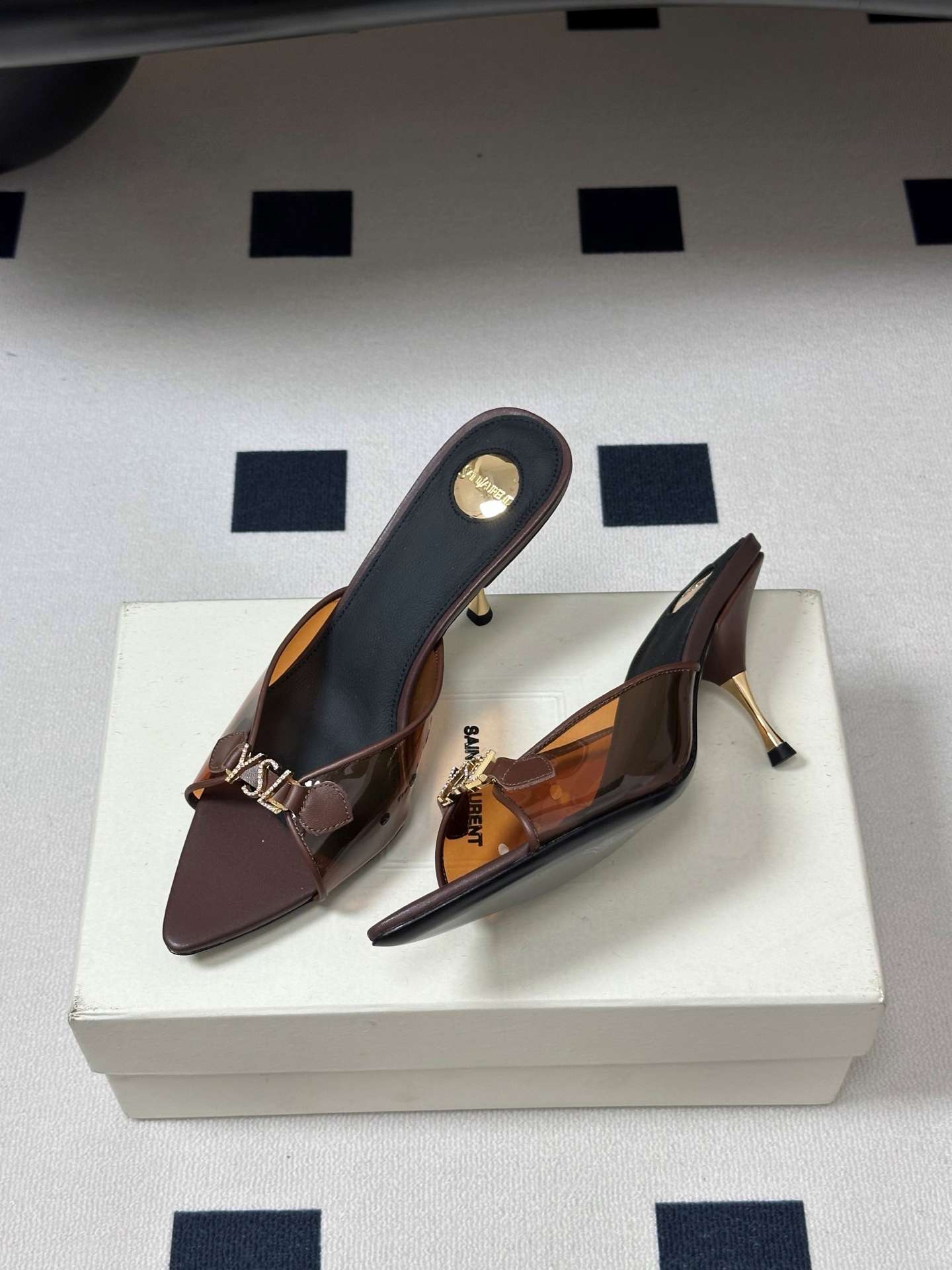 생로랑(SAINT LAURENT) 라인스톤 포인티드토 힐 신발