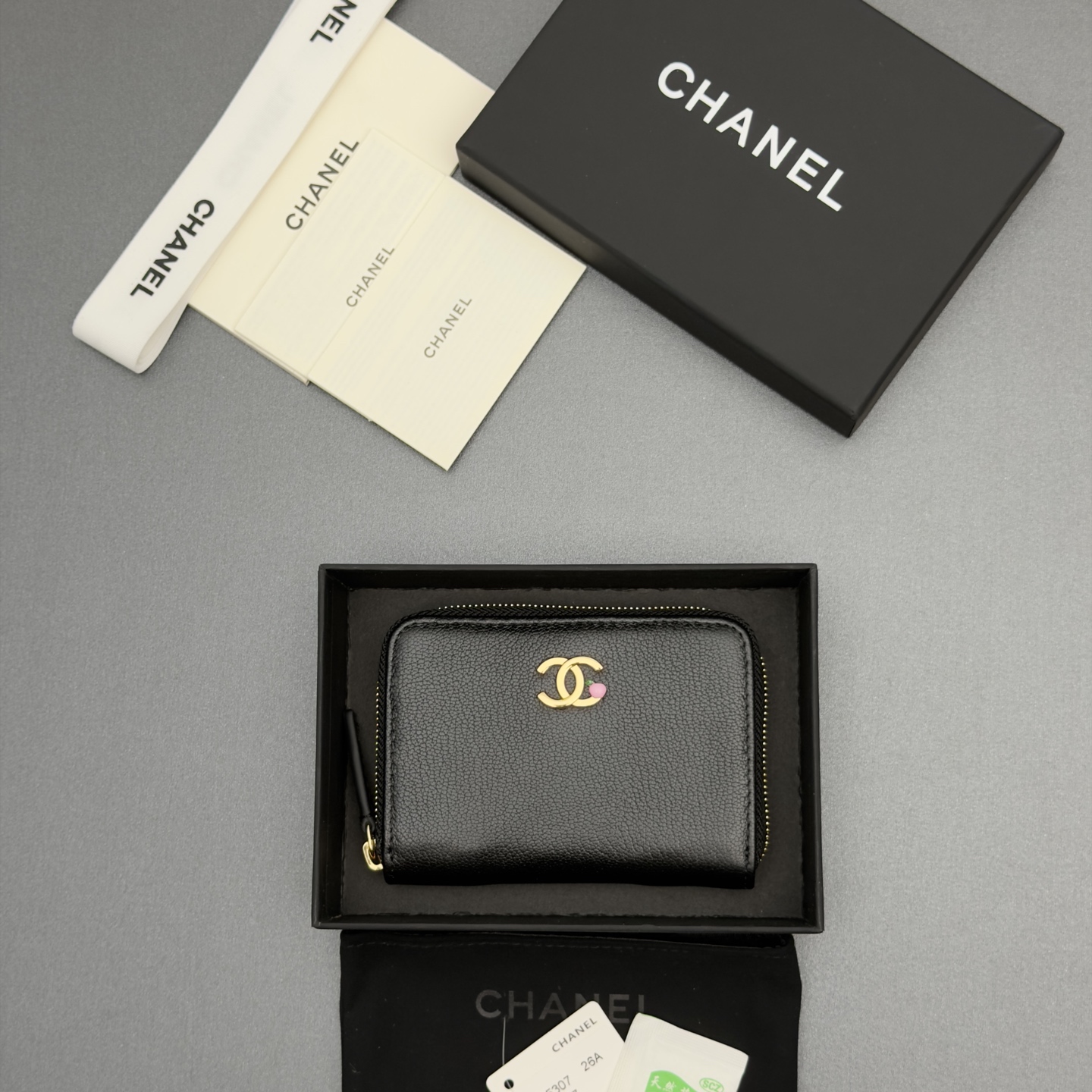 [Chanel] 샤넬 메탈 로고 지퍼 카드 지갑