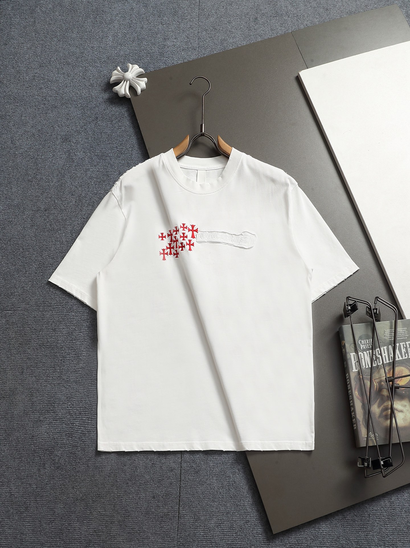 크롬하츠(CHROME HEARTS) 크로스 패치 자수 반팔 티셔츠 상의 의류