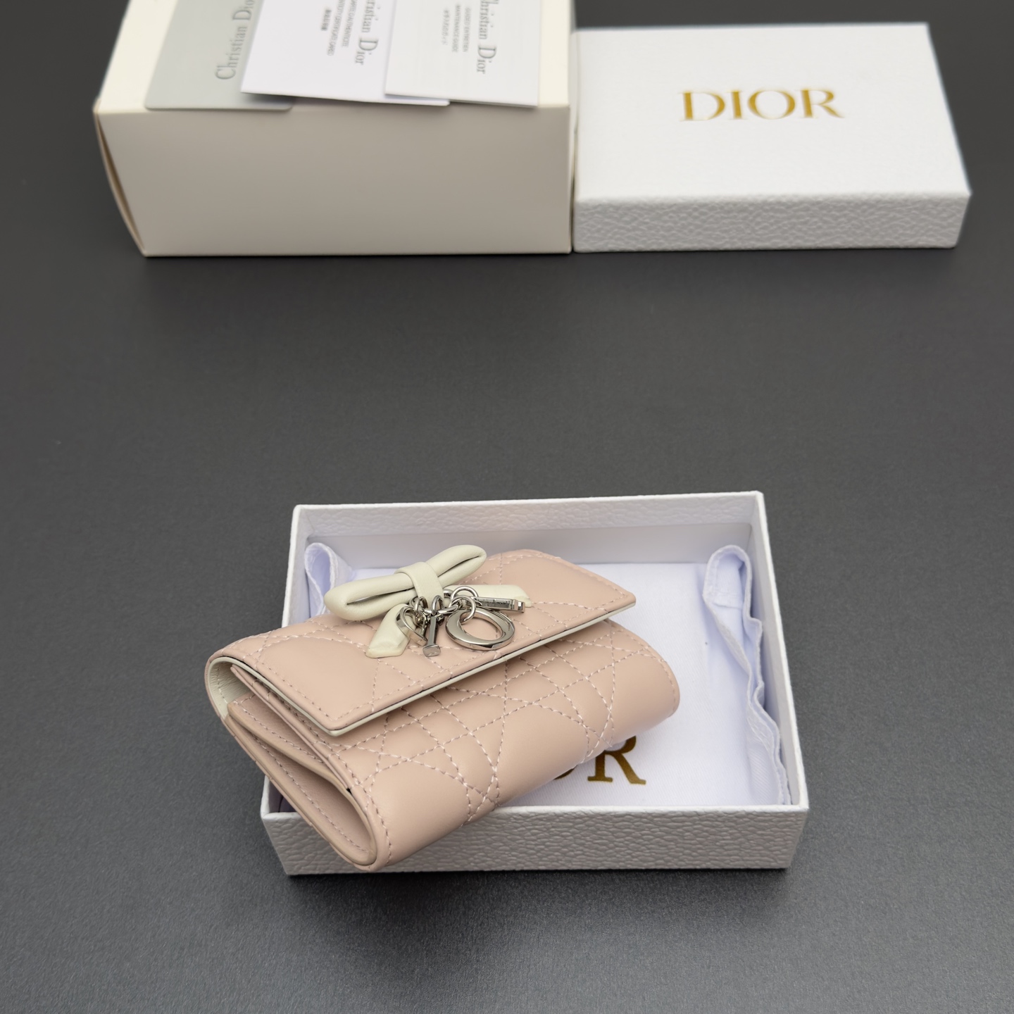 [Dior] 디올 Lady Freesia 레이디 프리지아 까나쥬 램스킨 지퍼 미니 지갑 / S2607