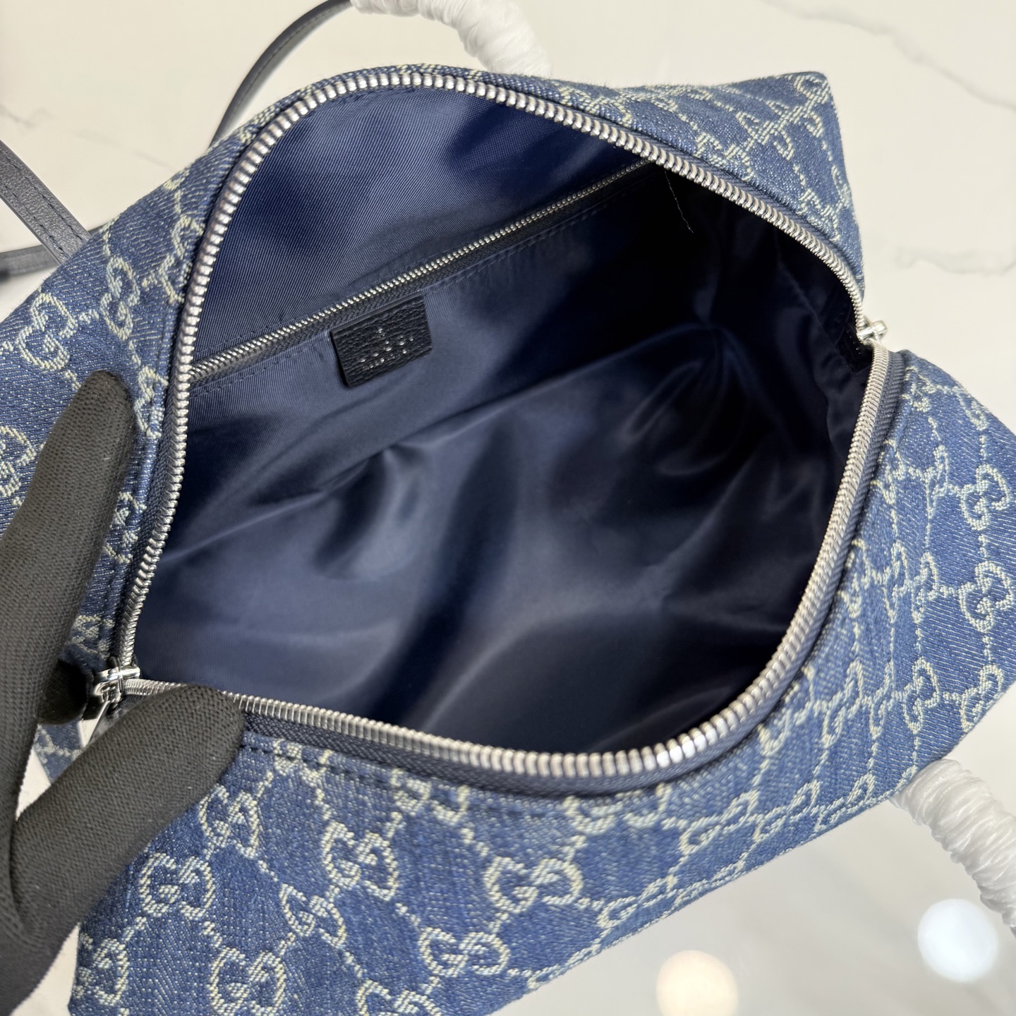 [Gucci] 구찌 (Generation) 워시드 GG 데님 보스턴백 가방