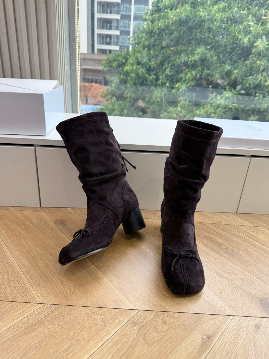 메종 마르지엘라(Maison Margiela) 타비 스웨이드 미들 부츠 신발
