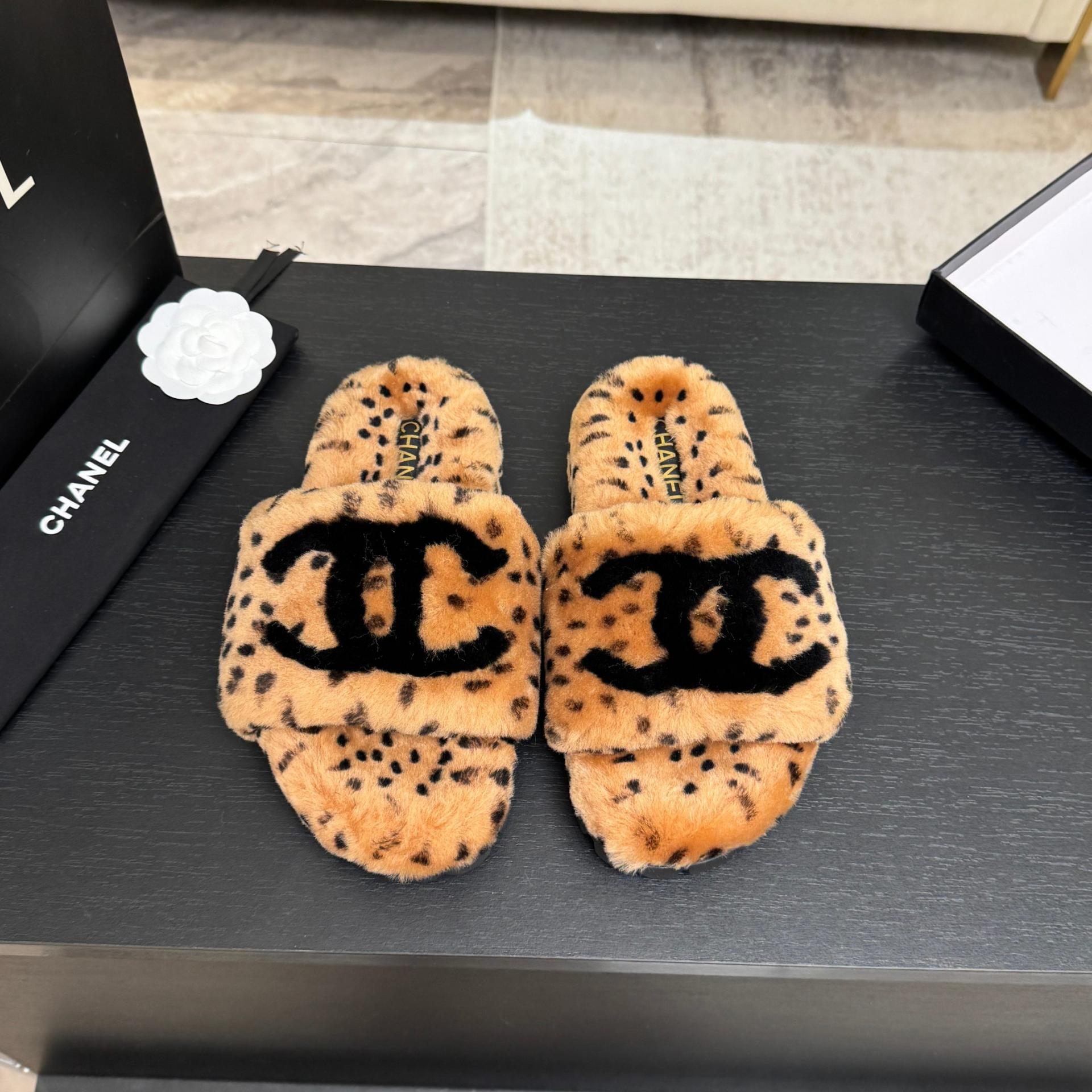 샤넬(CHANEL) 시어링 퍼 슬리퍼 신발