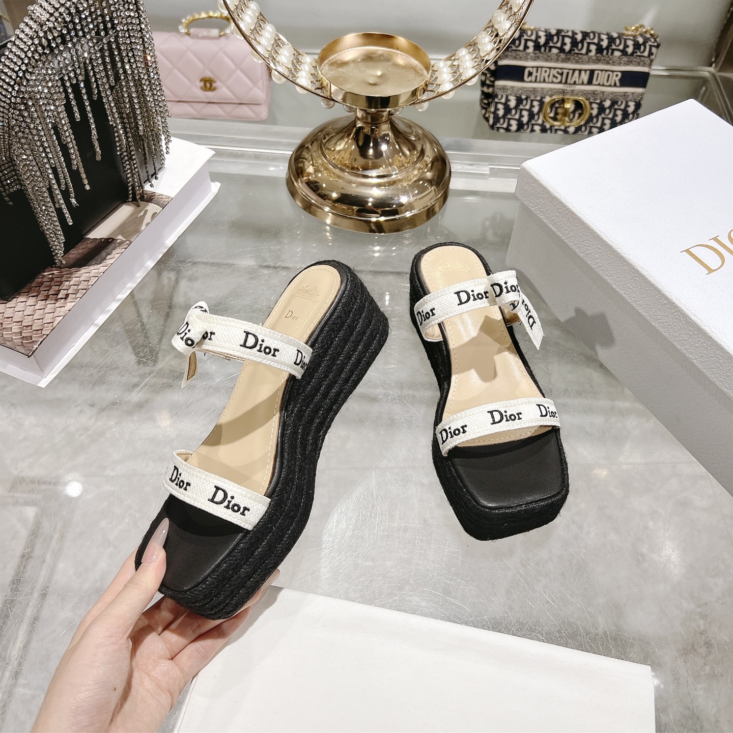 디올(DIOR) 로고 리본 더블 스트랩 플랫폼 슬리퍼 신발