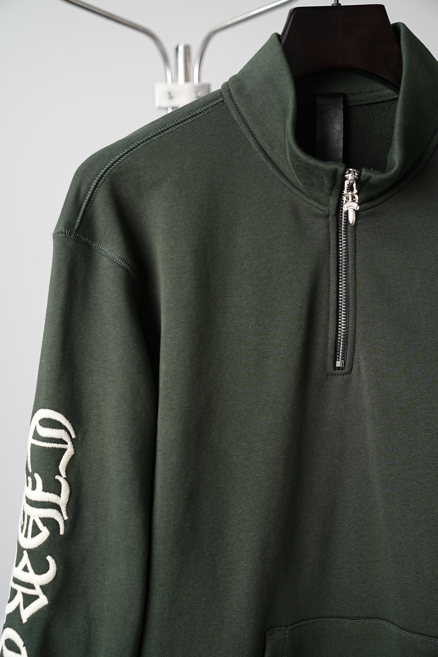 크롬하츠(CHROME HEARTS) 자수 하프집업 맨투맨 상의 의류