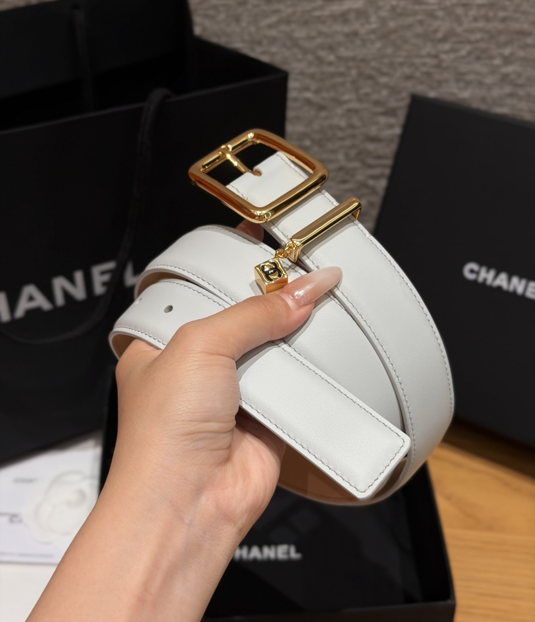 샤넬(CHANEL) 카프스킨 브라스 핀 골드 버클 벨트