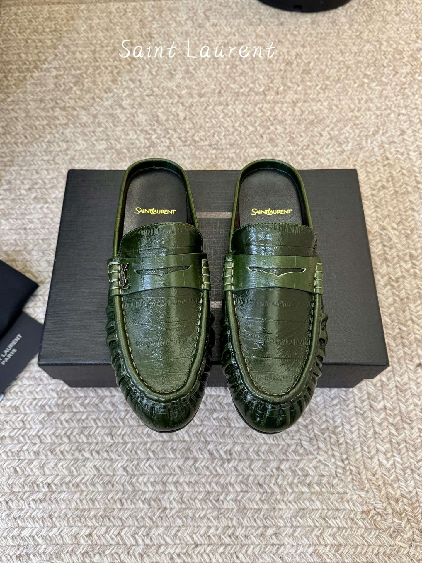 생로랑(SAINT LAURENT) 카프 레더 페니 백리스 로퍼 신발