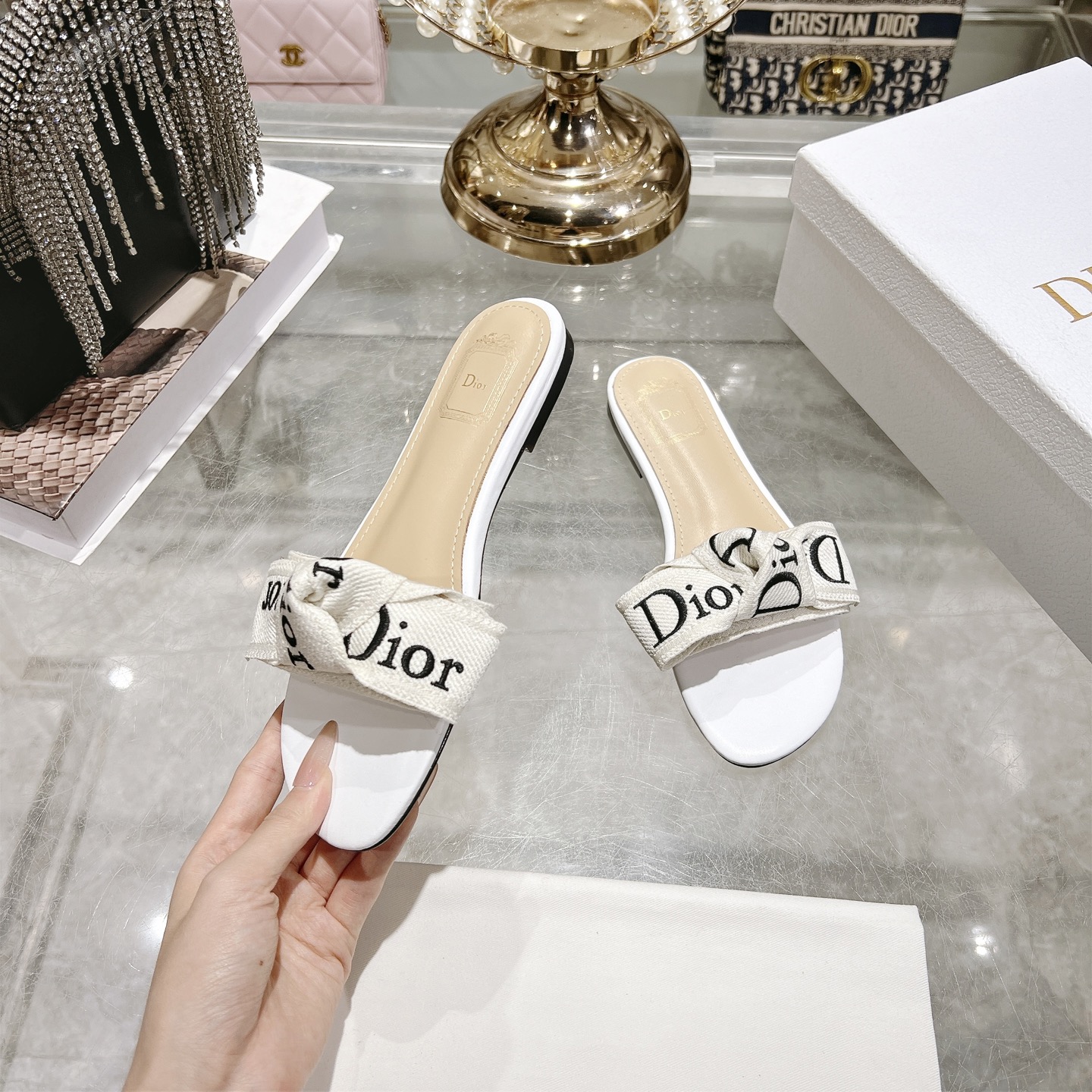 디올(DIOR) 리본 슬라이드 슬리퍼 신발