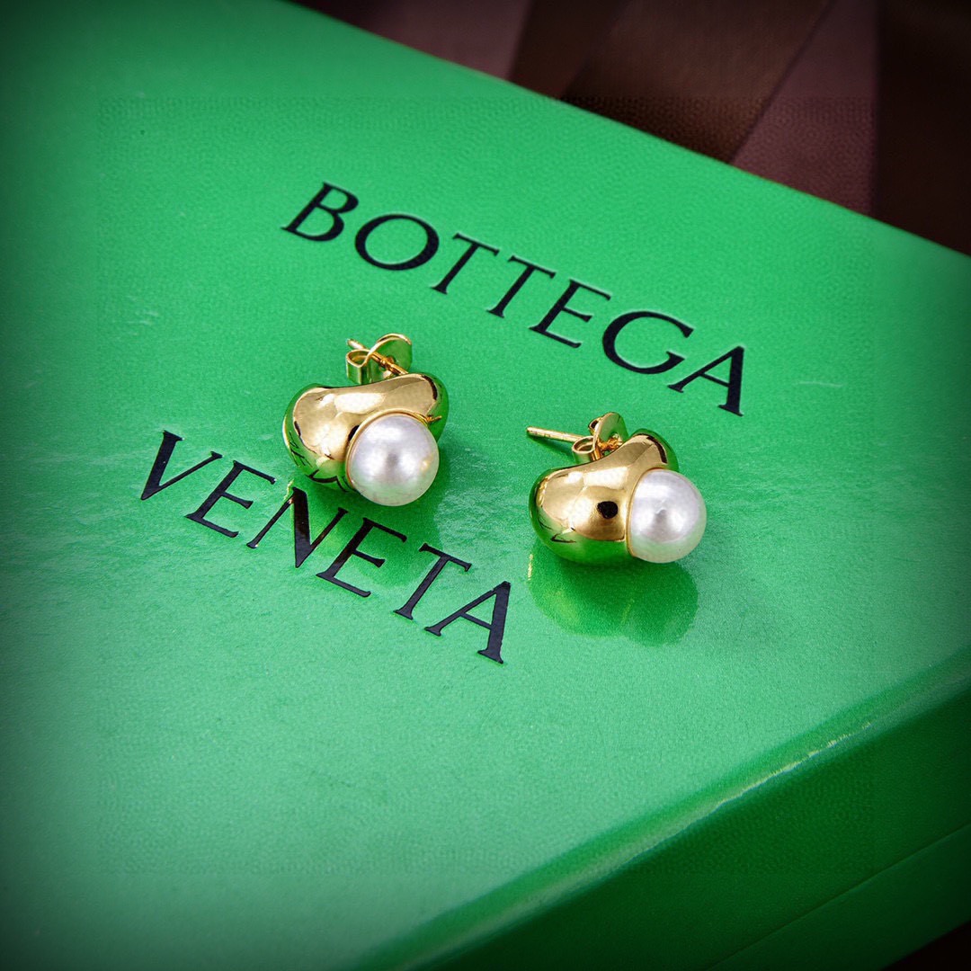 보테가베네타(BOTTEGA VENETA) 골드 펄 귀걸이 악세사리