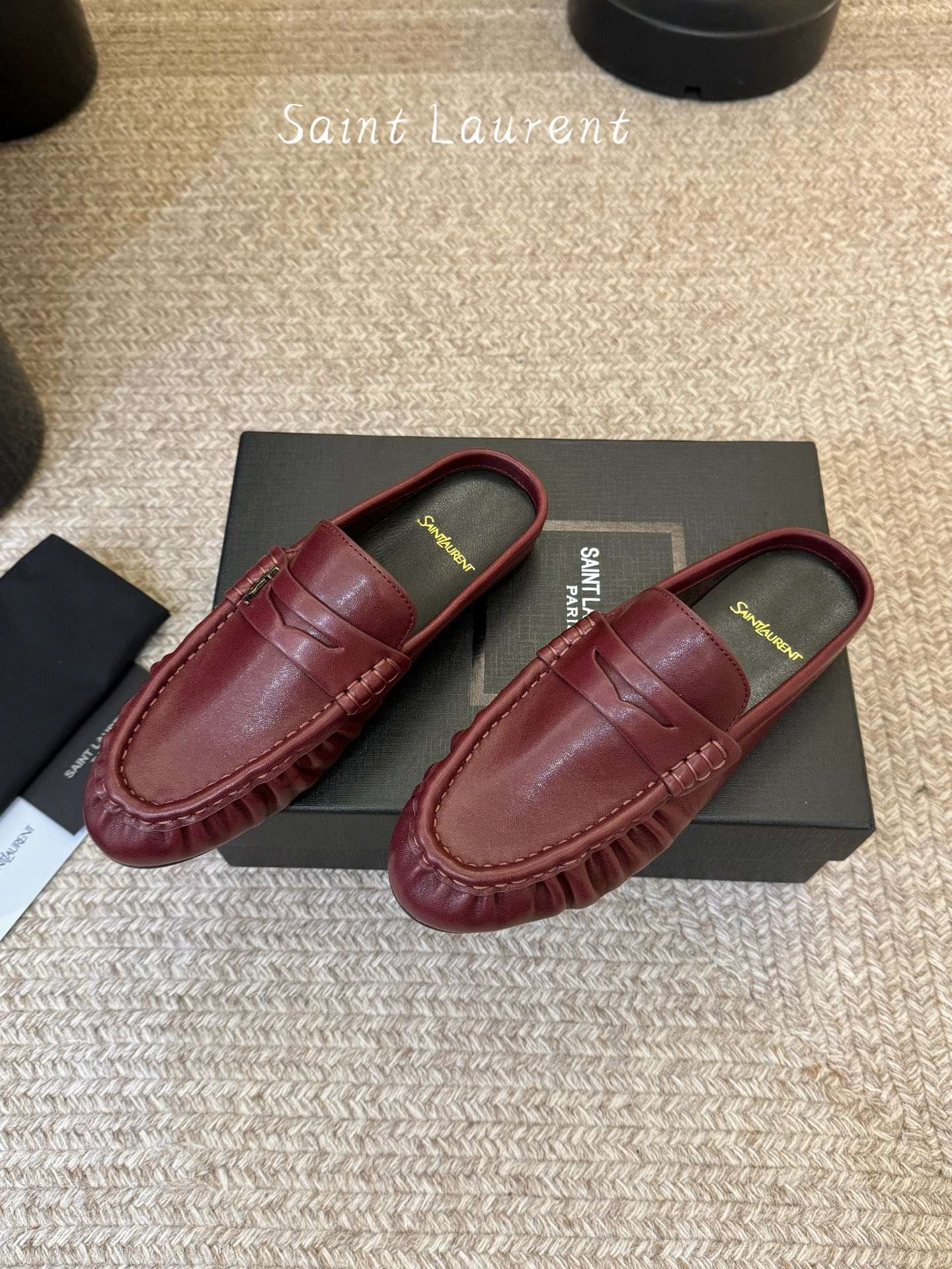 생로랑(SAINT LAURENT) 카프 레더 페니 백리스 로퍼 신발