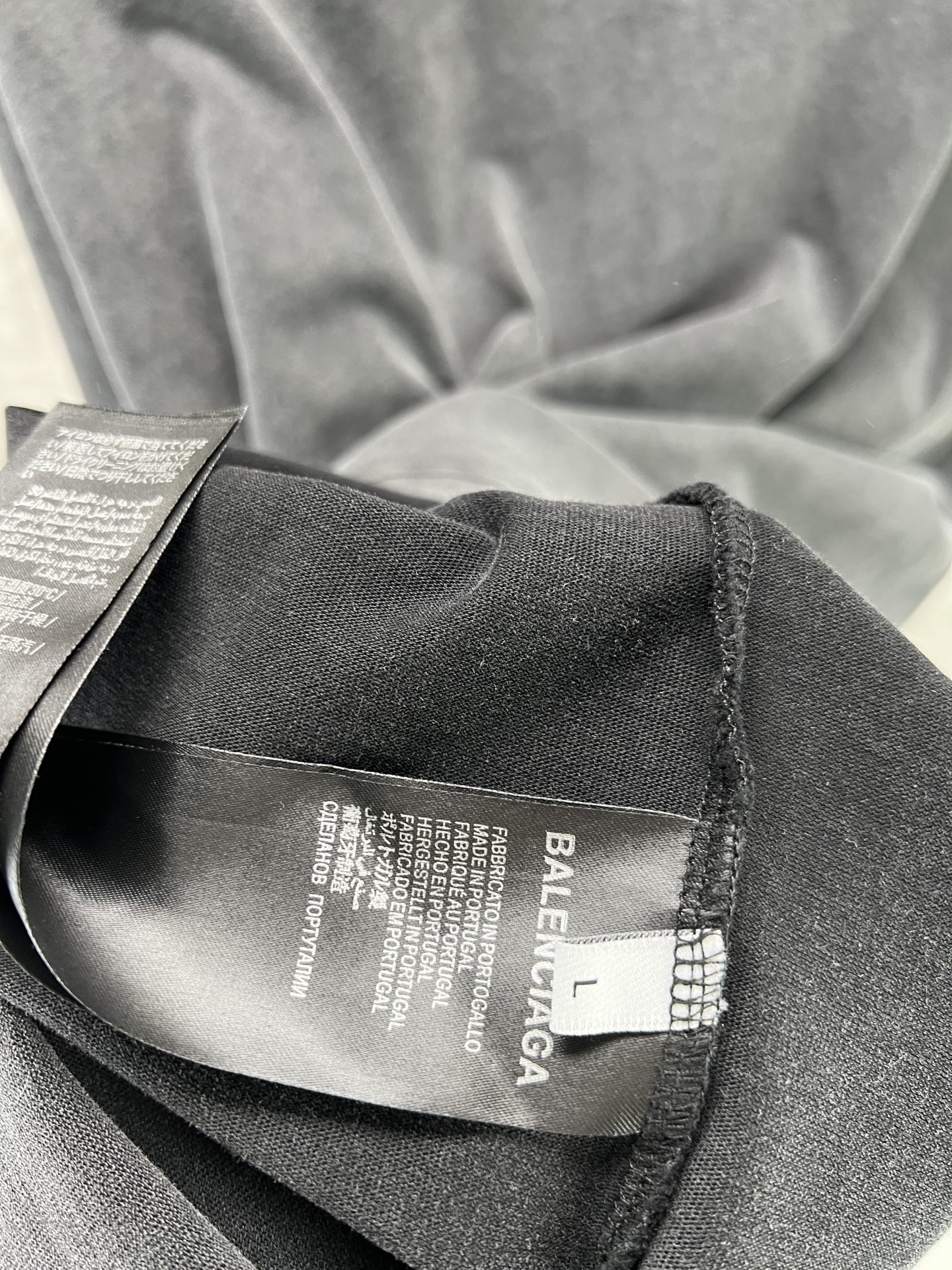 발렌시아가(BALENCIAGA) 스모크 워싱 반팔 티셔츠 의류
