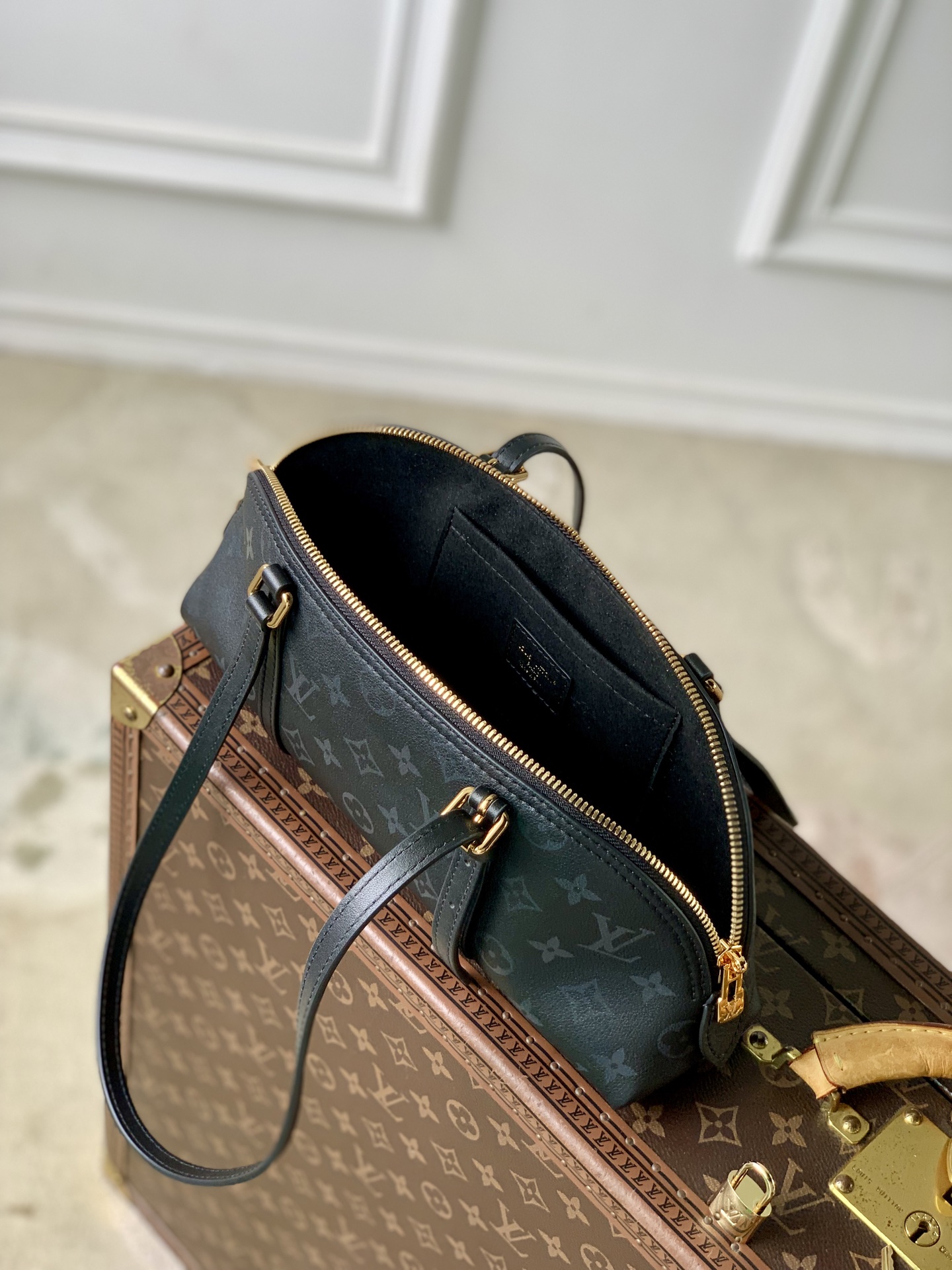 Louis Vuitton Squire East-West LV 루이비통 숄더백 가방