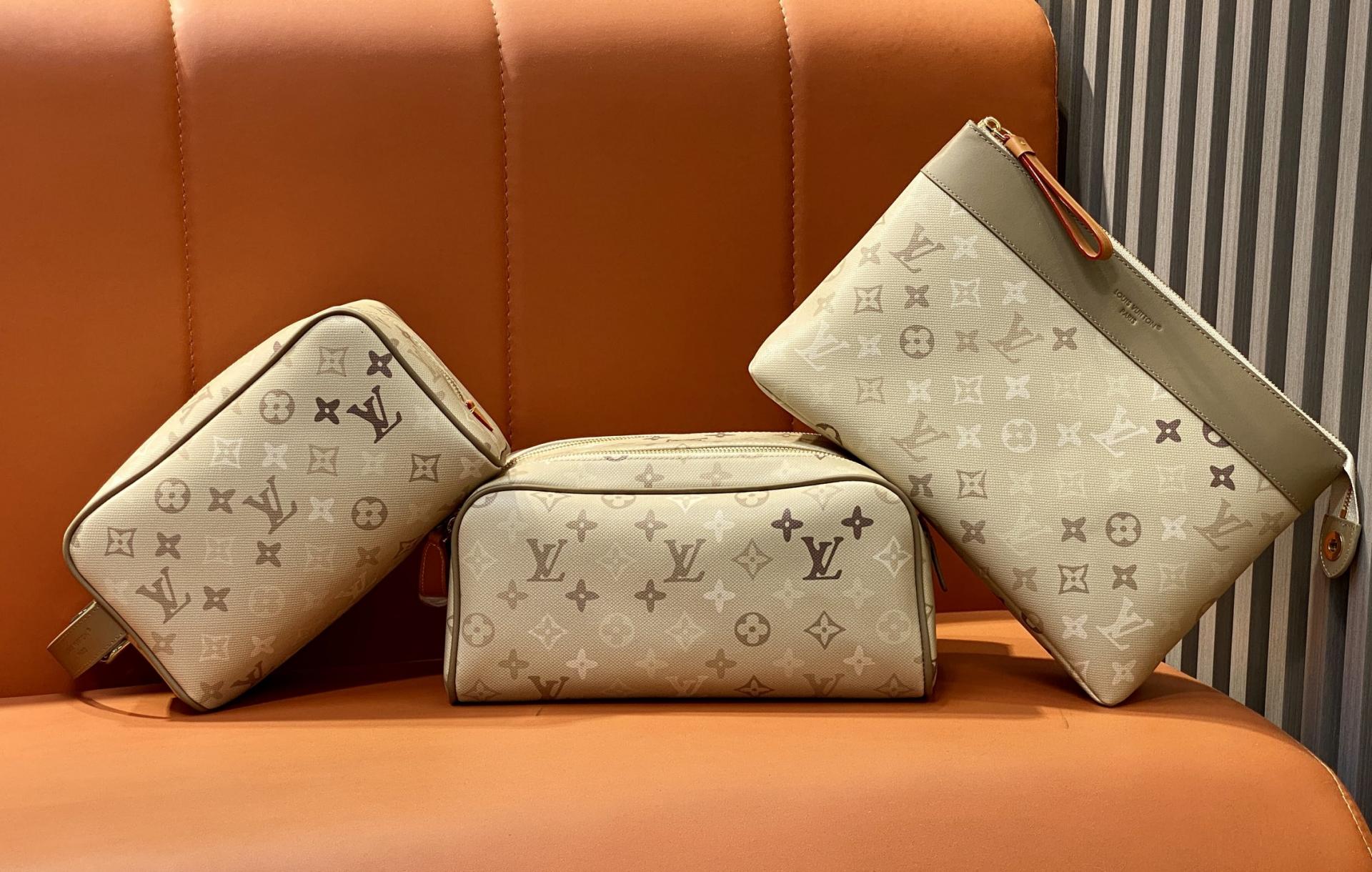 [Louis Vuitton] LV 루이비통 모노그램 플러스 돕 키트 트래블 파우치 백 가방
