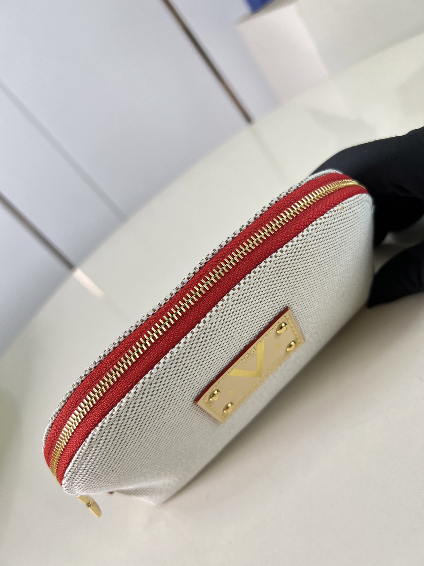 [Louis Vuitton] LV 루이비통 에스칼(Escale) 포셰트 코스메틱 화장품 파우치 백 (스몰) 가방