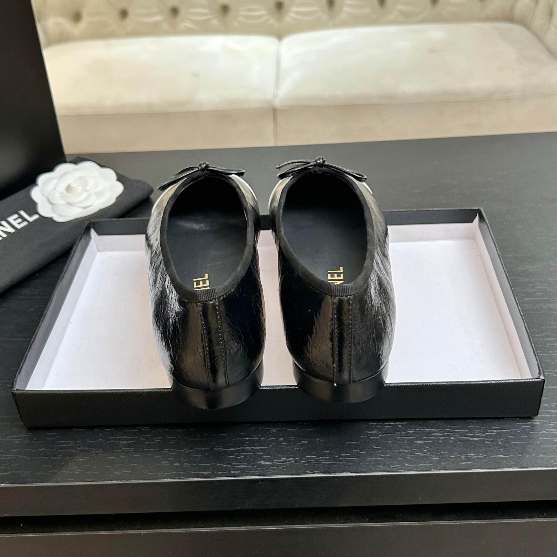 샤넬(CHANEL) 리본 배색 발레리나 플랫슈즈 신발