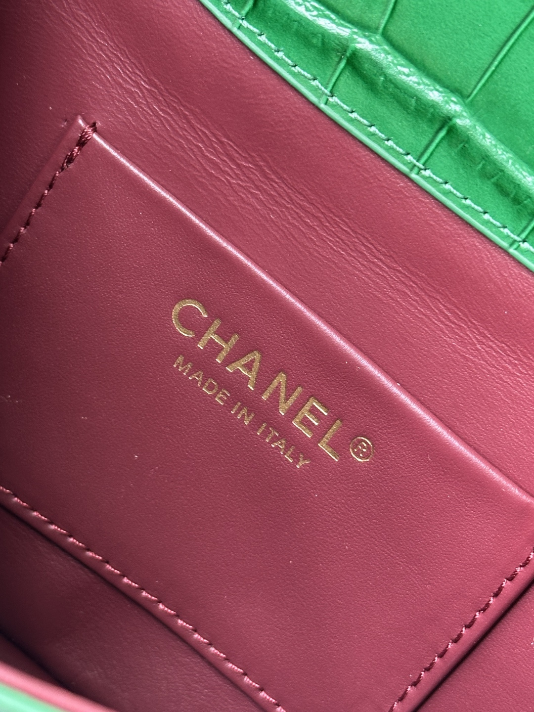 CHANEL 샤넬 26A 크로커다일 엠보스드 탑핸들 플랩백 가방 / AS6425