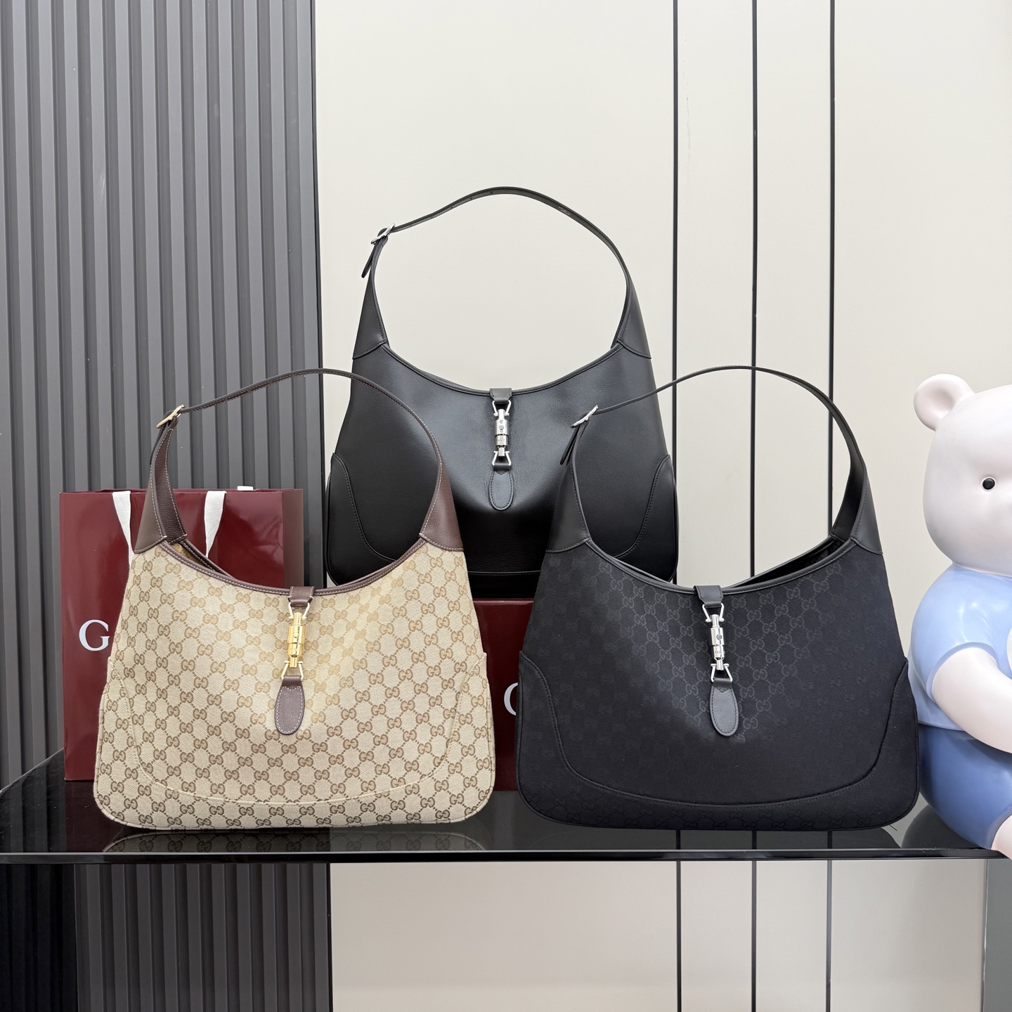 GUCCI 구찌 2026SS 재키 1961(Jackie 1961) 캔버스 숄더백 - 블랙 가방