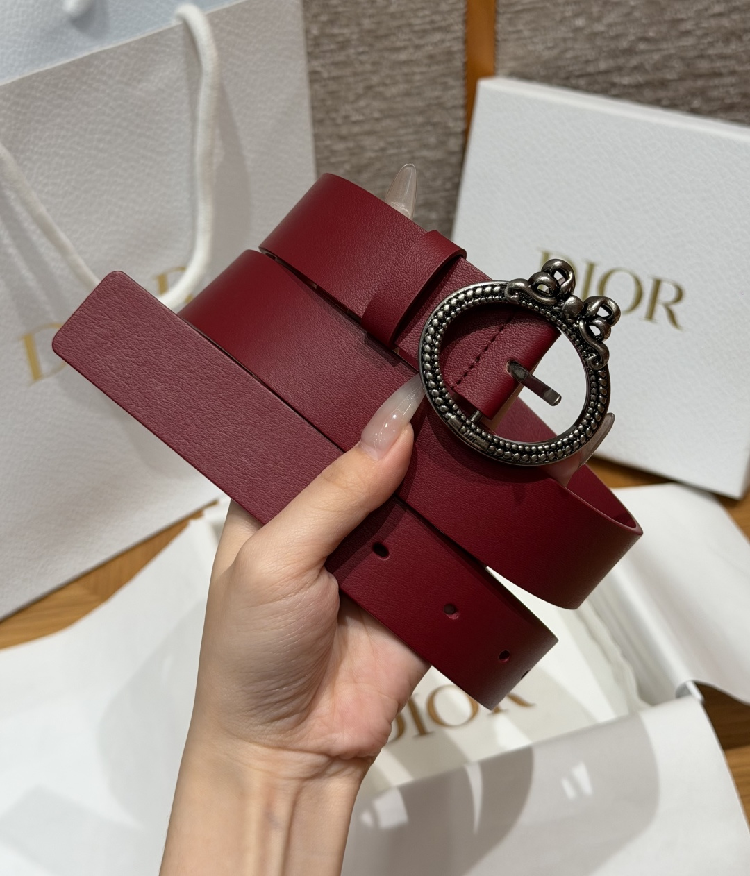 디올(DIOR) 리버서블 카프스킨 앤티크 핀 버클 벨트