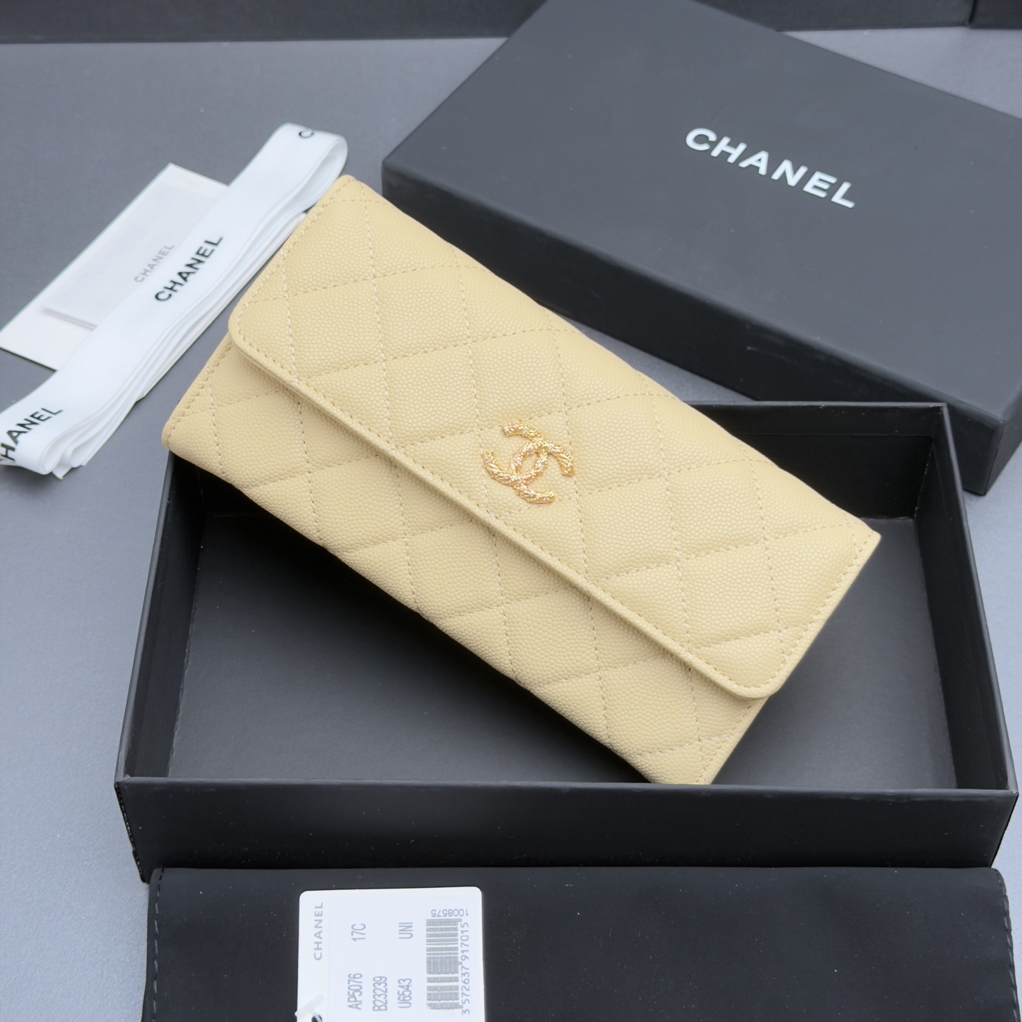 [Chanel] 샤넬 26SS 캐비어 멀티 젬스톤 플랩 장지갑