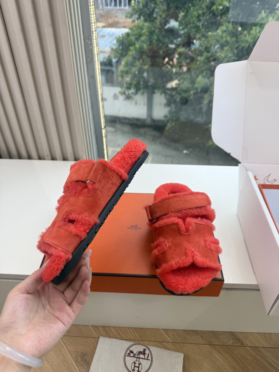 에르메스(HERMES) 시어링 퍼 뮬 슬리퍼 신발