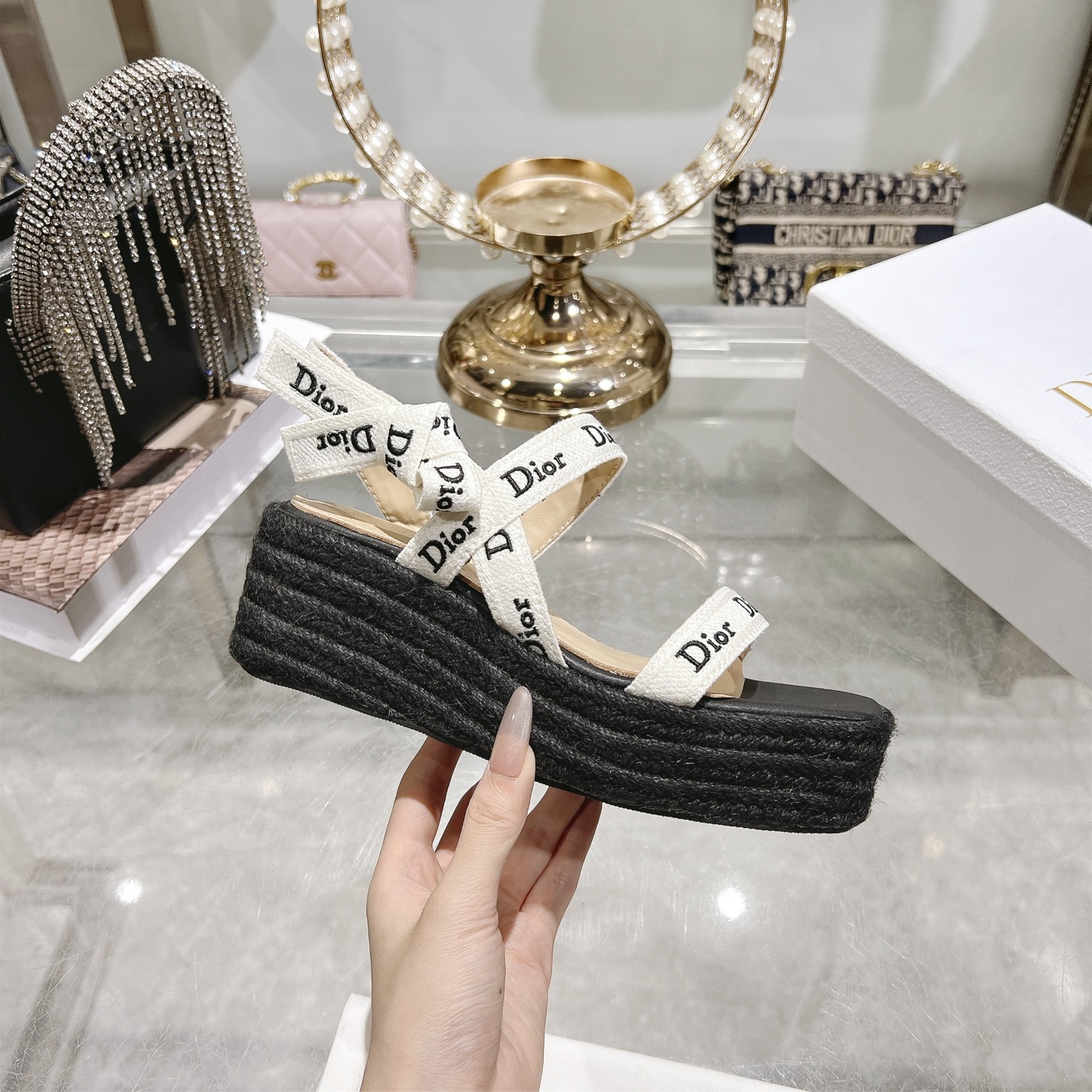 디올(DIOR) 로고 리본 더블 스트랩 플랫폼 샌들 신발