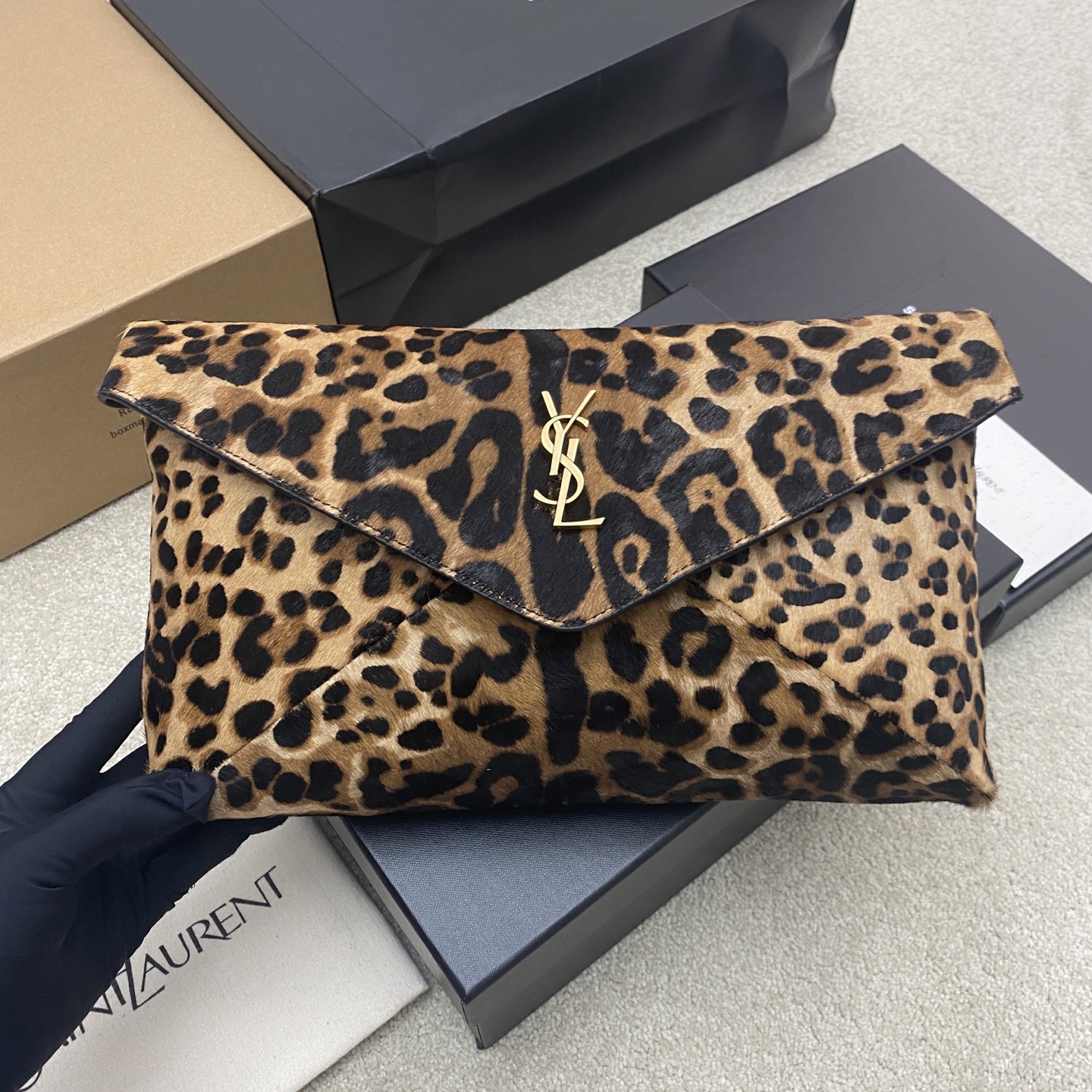 YSL 생로랑 카산드라(Cassandre) 대형 레오파드 엔벨로프 클러치 백 가방