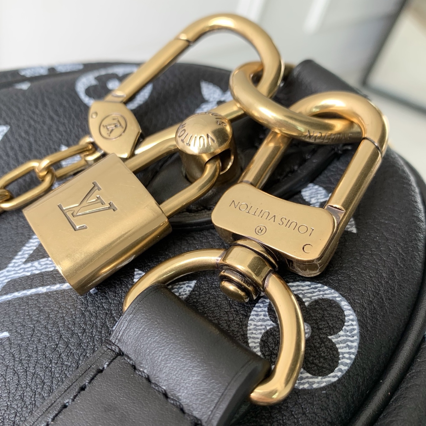 LOUIS VUITTON LV M28186 루이비통 스피디 P9 반둘리에 20 모노그램 레더 핸드백 가방