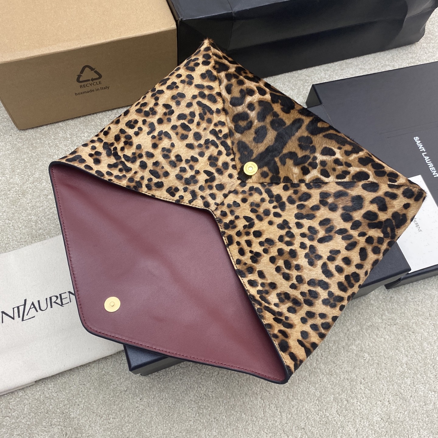 YSL 생로랑 카산드라(Cassandre) 대형 레오파드 엔벨로프 클러치 백 가방