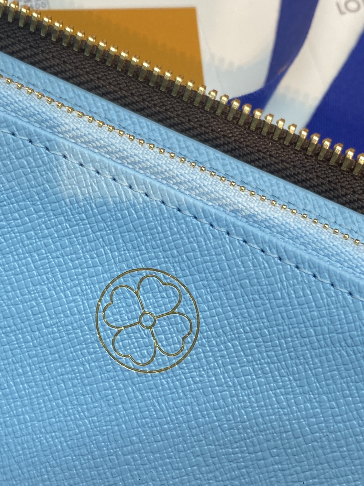 [Louis Vuitton] LV 루이비통 모노그램 지피 월릿 (스카이 블루/레몬 옐로우) 장지갑