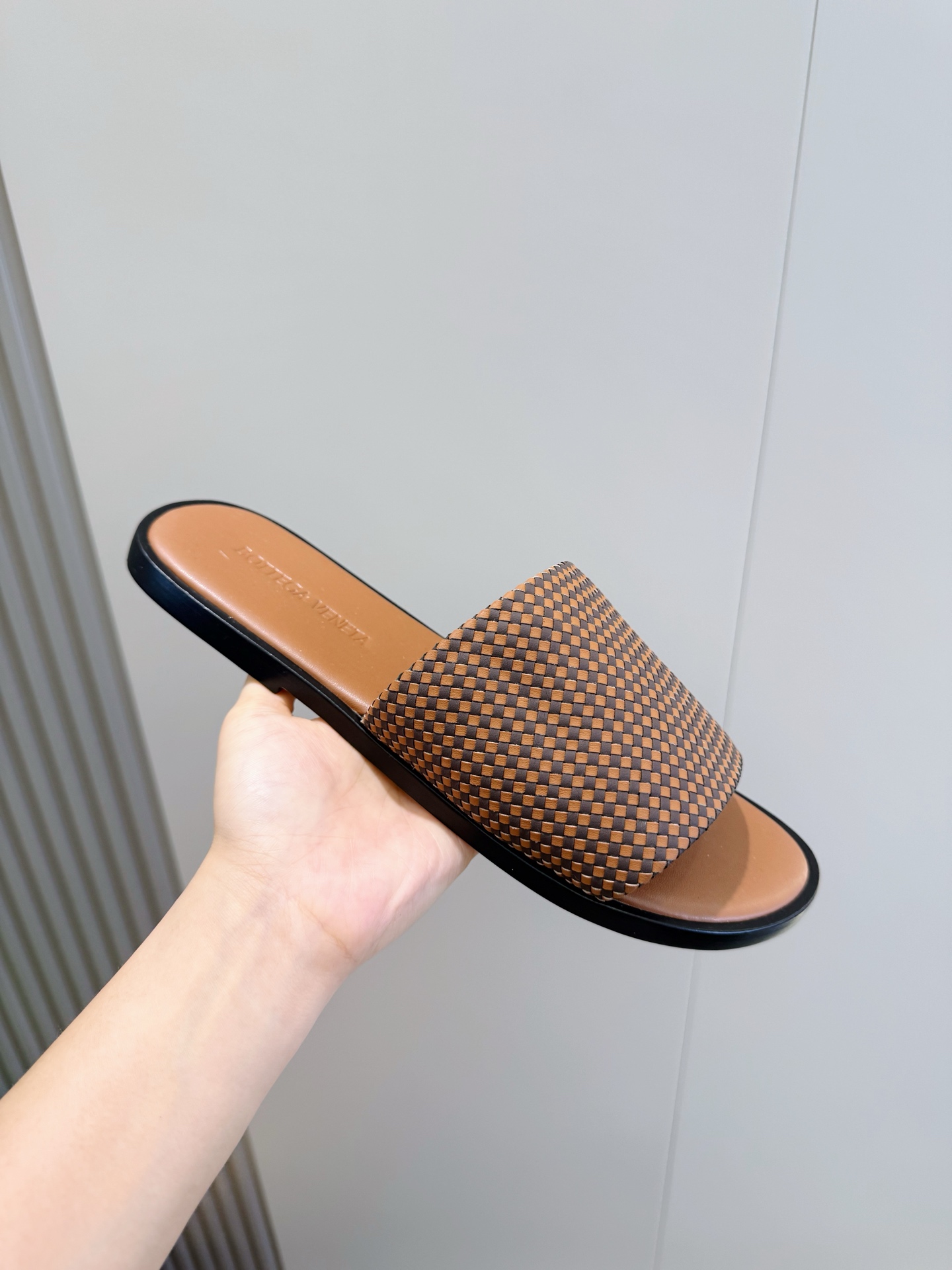 [Bottega Veneta] BV 보테가 베네타 맨즈 웨이브 레더 슬라이드 슬리퍼 신발