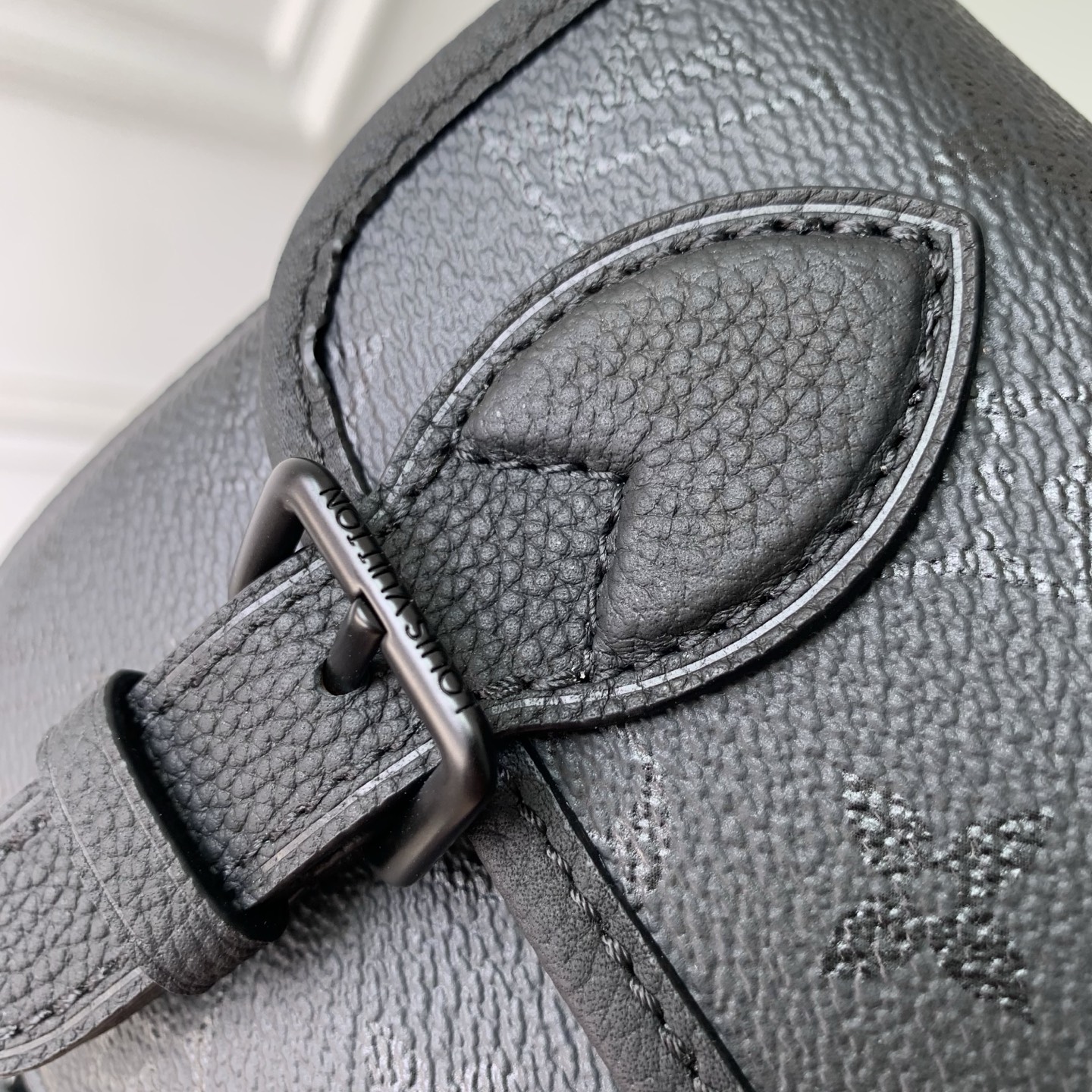 LOUIS VUITTON LV 루이비통 새첼 미니 크로스바디 백 (모노그램 미드나이트 캔버스) 가방