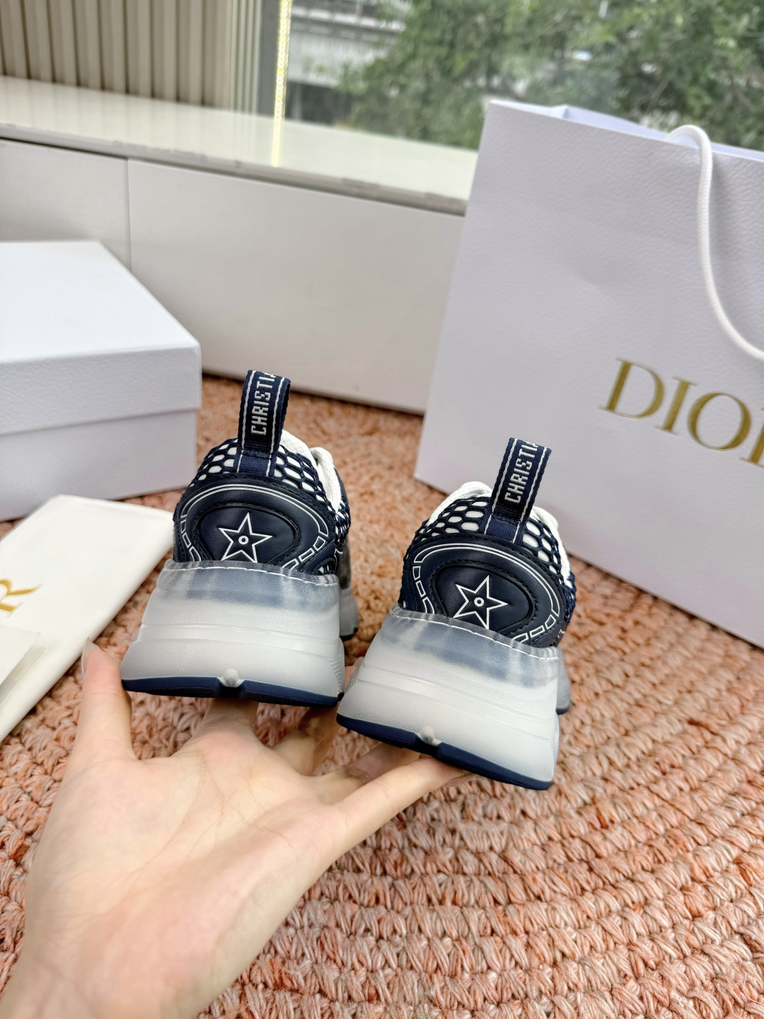 디올(DIOR) CD 로고 스니커즈 신발