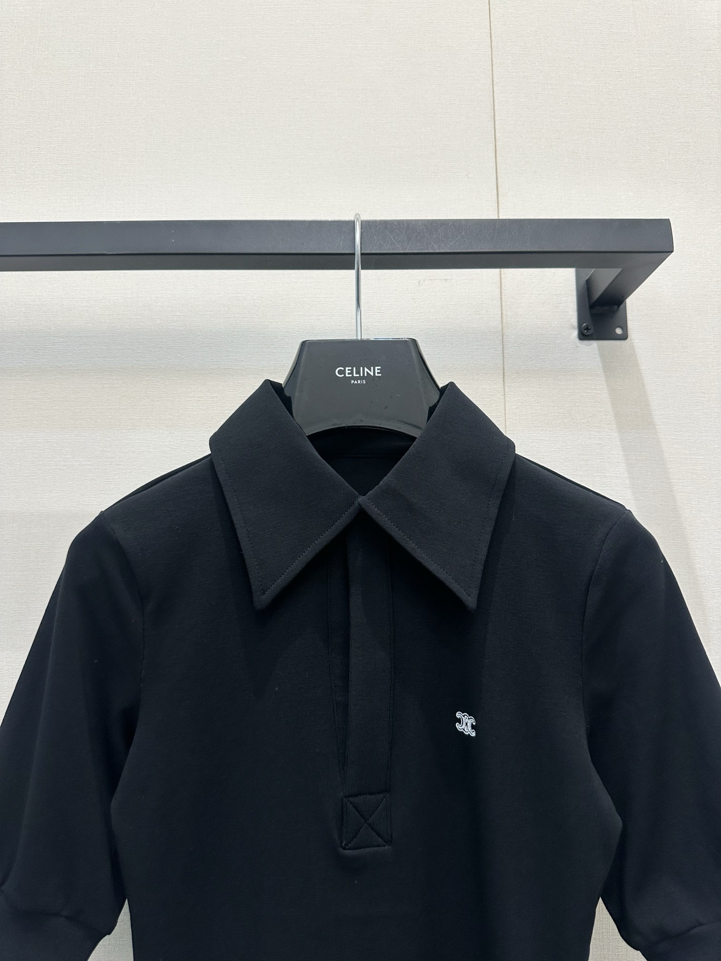 셀린느(CELINE) 솔리드 카라 중소매 상의 의류