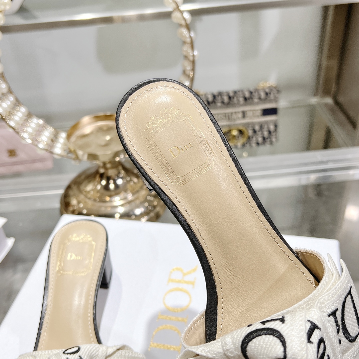 디올(DIOR) 리본 미들힐 슬리퍼 신발
