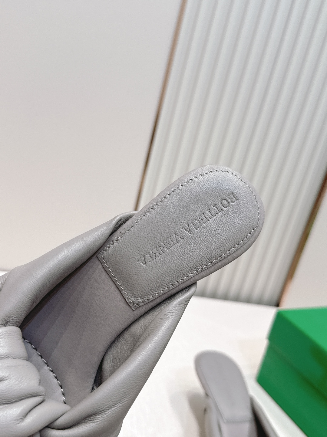 보테가 베네타(BOTTEGA VENETA) 체리 트위스트 뮬 힐 신발