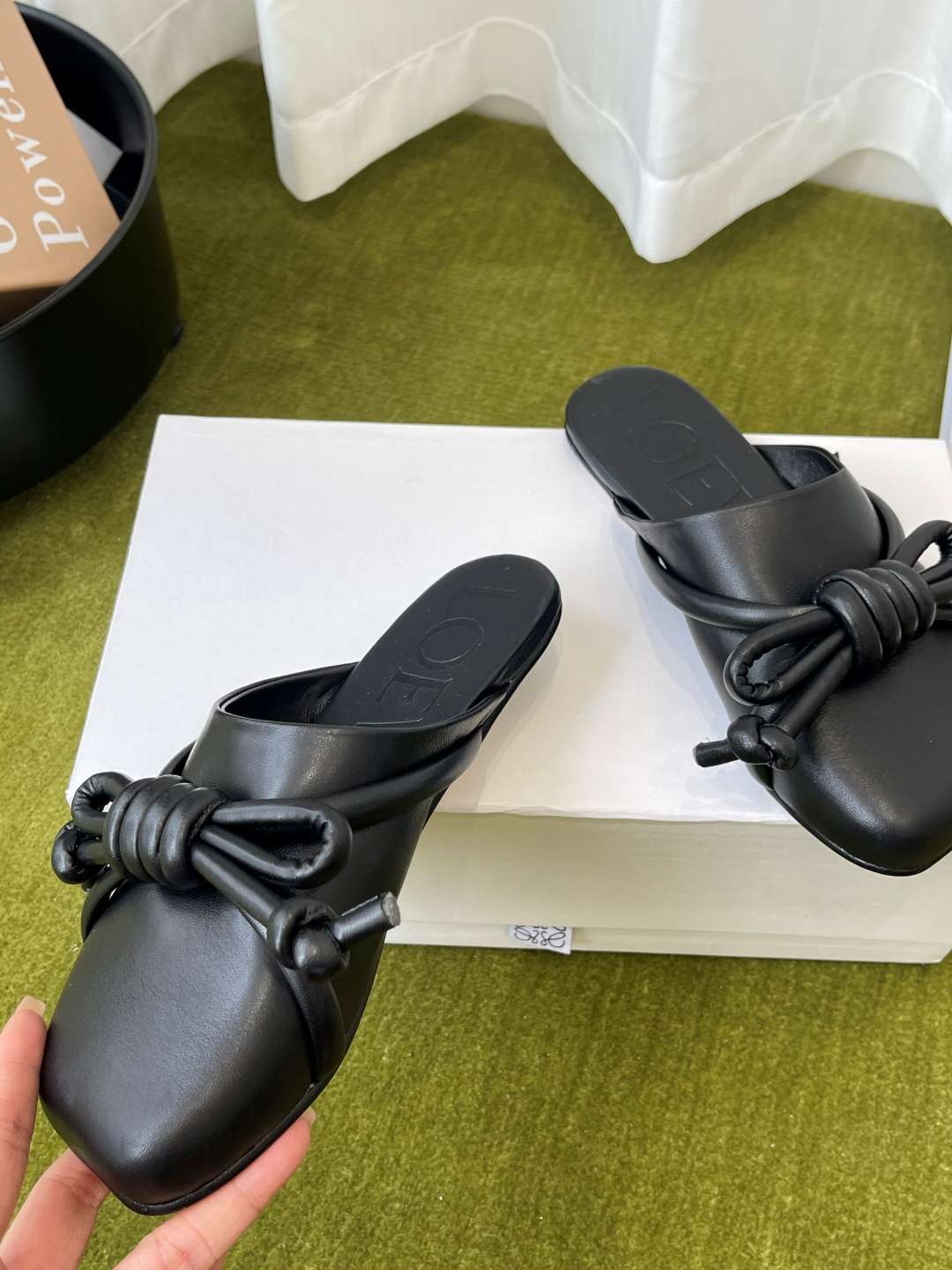 로에베(LOEWE) 매듭 스트랩 백리스 슬리퍼 신발